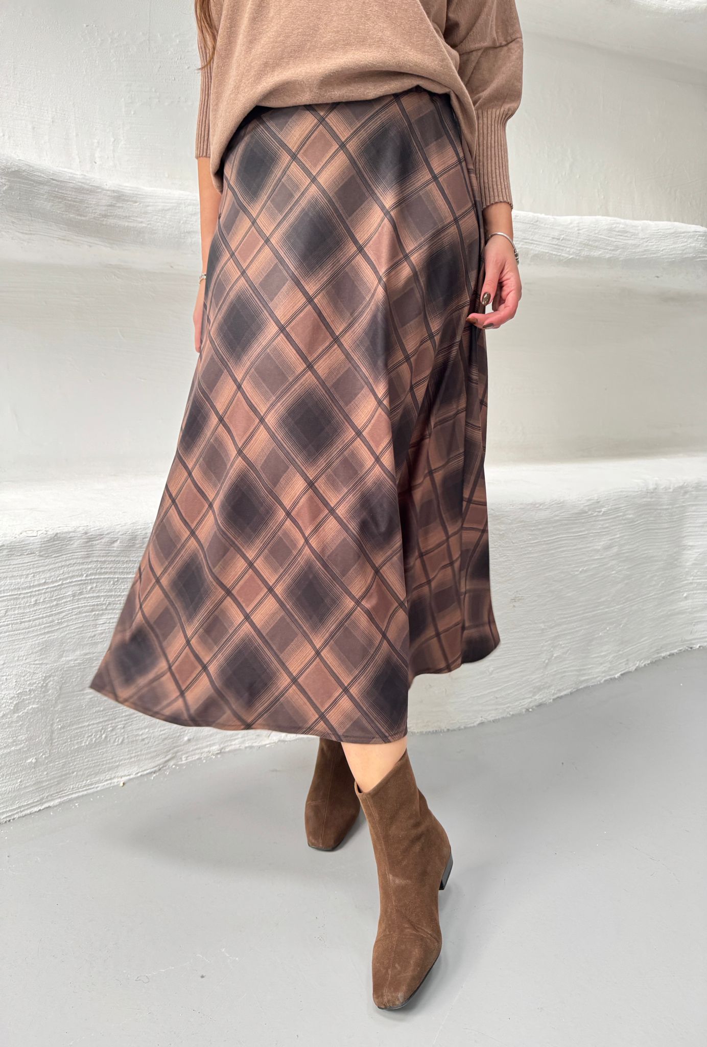 EKOSE KLOŞ ETEK LİKRALI 