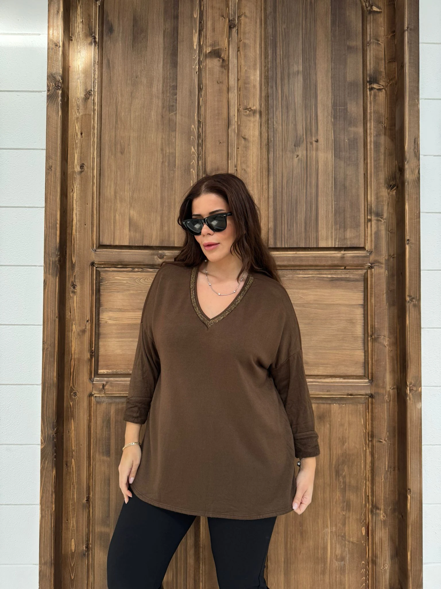 V YAKA DÜZ DESEN SİMLİ KAZAK