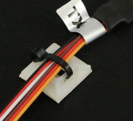100 Adet Yapışkanlı Kroşe Kablo Bağı Tutucu 25x25 mm