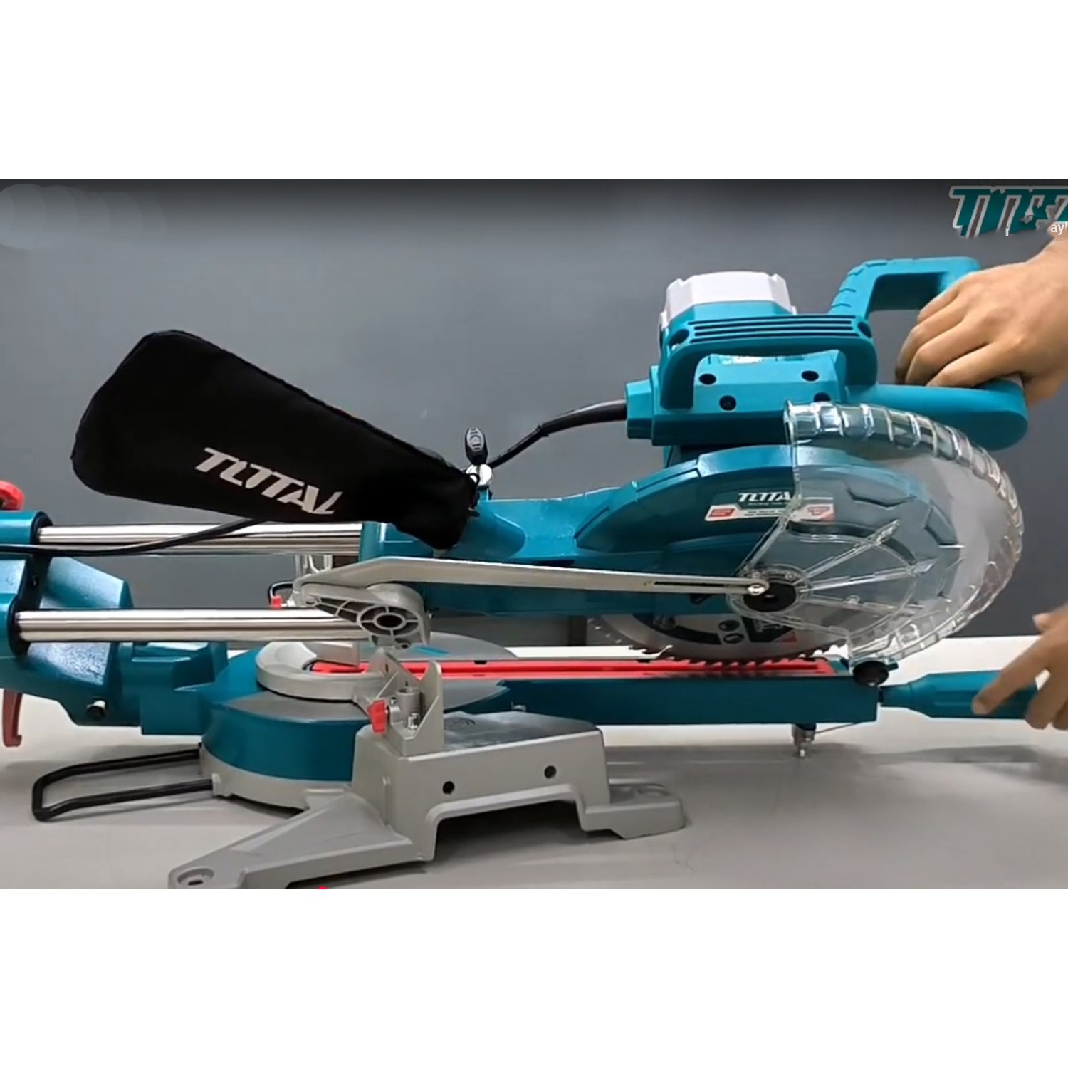 Açılı Radyal Gönye Kesme Testeresi Makinesi 255 mm 1800 W Elektrikli Marangoz Tezgah Tipi Mobilya