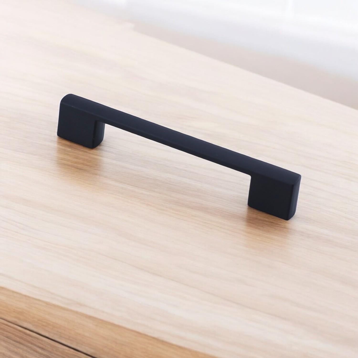 Gölcük 128 mm (SERT PLASTİK) 5 ADET Siyah Mobilya Çekmece Mutfak Dolap Dolabı Kulpu Kulbu Kulpları