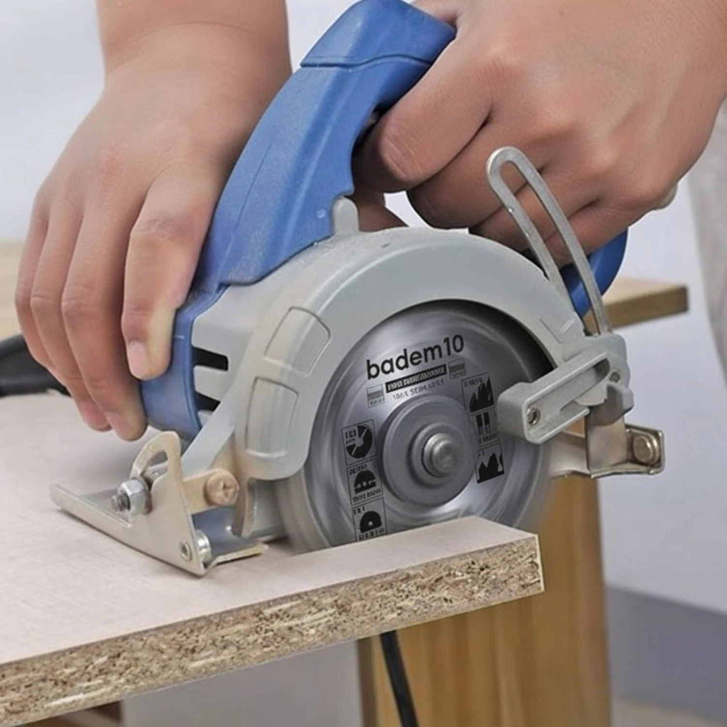 Metalik Gri Dayanıklı TCT 180mm 20mm 24T Sunta Ahşap Medefe Daire Testere Bıçağı