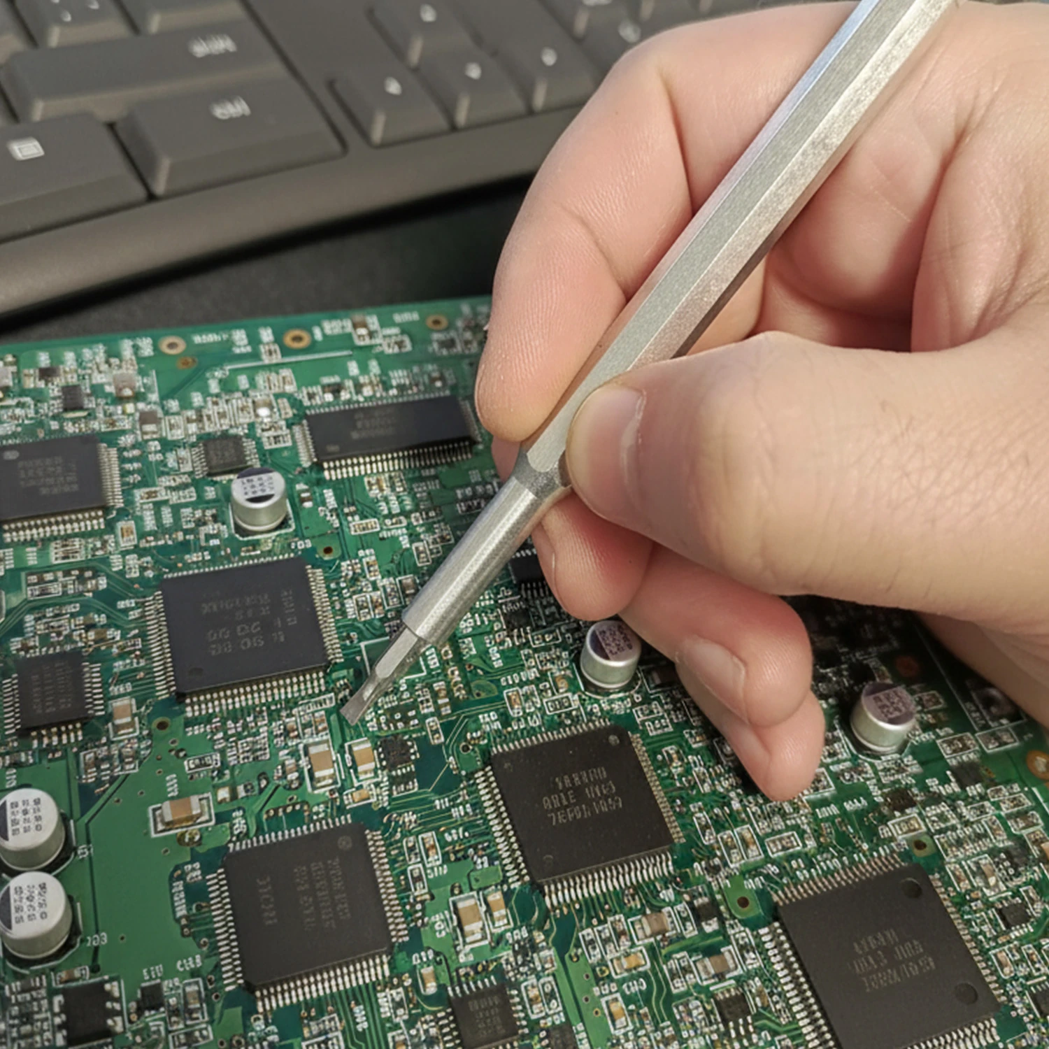 Hassas Mıknatıslı Mini 24 Parça Tornavida Seti Bilgisayar Telefon Elektronik Tamiri İçin İdeal