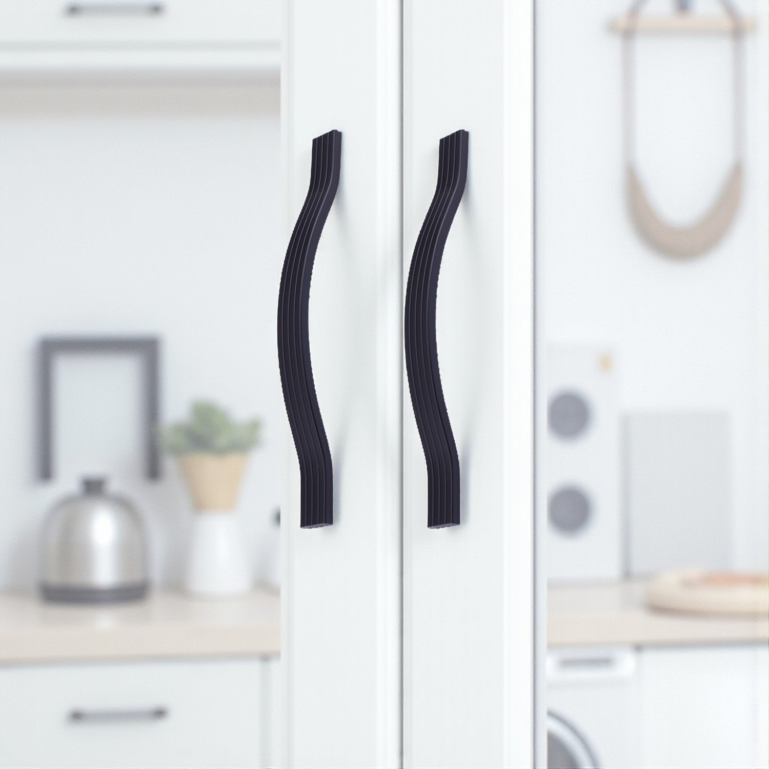 Akasya 320 mm Siyah Metal Mobilya Kulpu Çizgili Model Dayanıklı Uzun Ömürlü Modern Dekoratif Tasarım