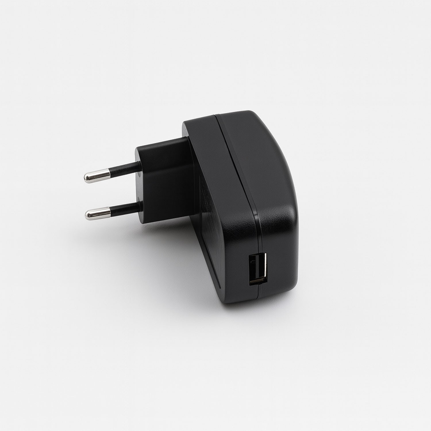USB Girişli 5V 2A Şarj Adaptörü Elektronik Cihazlar İçin Güvenli ve Dayanıklı Pratik Şarj Ünitesi