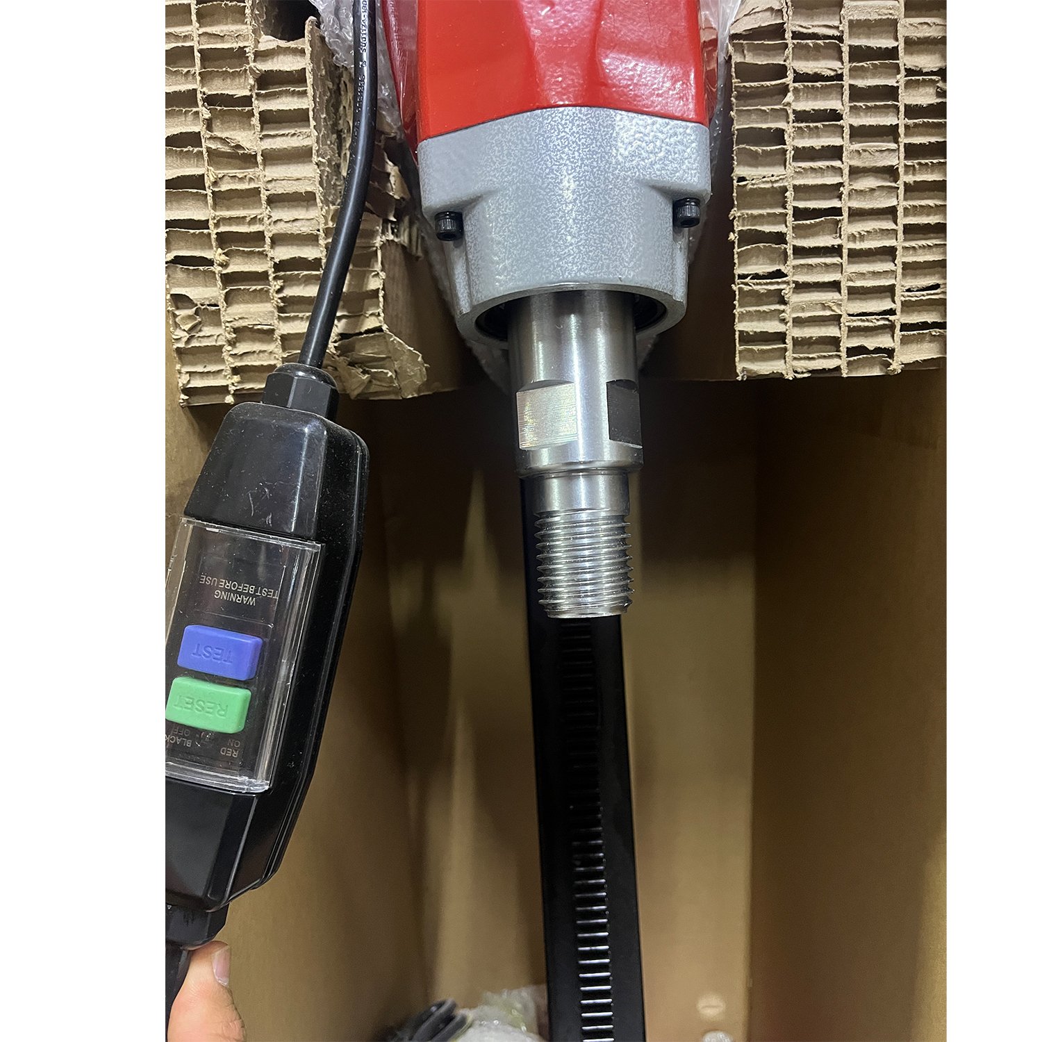 Elektrikli Standart Karot Makinesi Tezgah Tipli 3200 W Açısız Sulu Güçlü Delme Numune Alma Makinesi