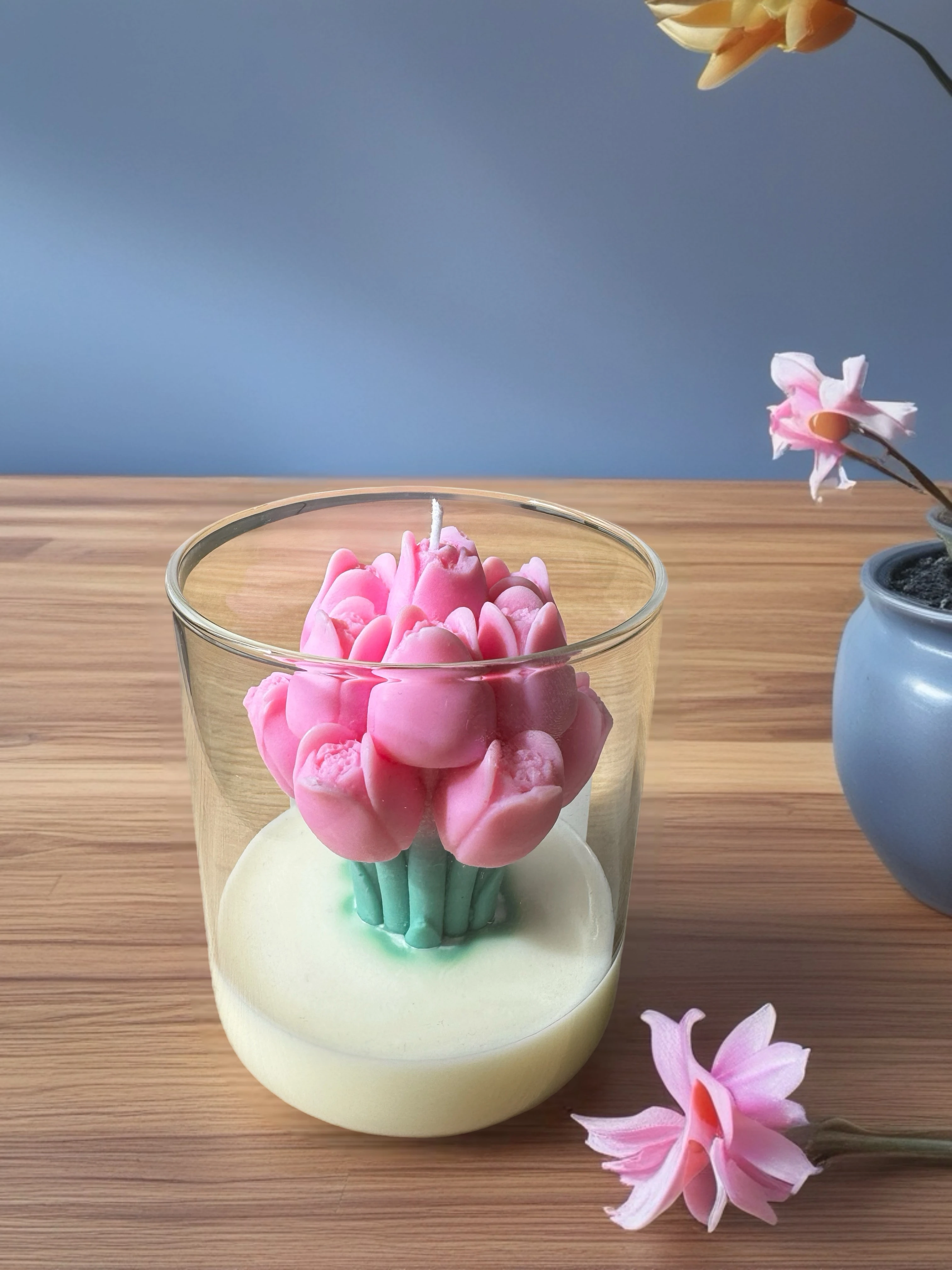 TULIP CANDLE 2