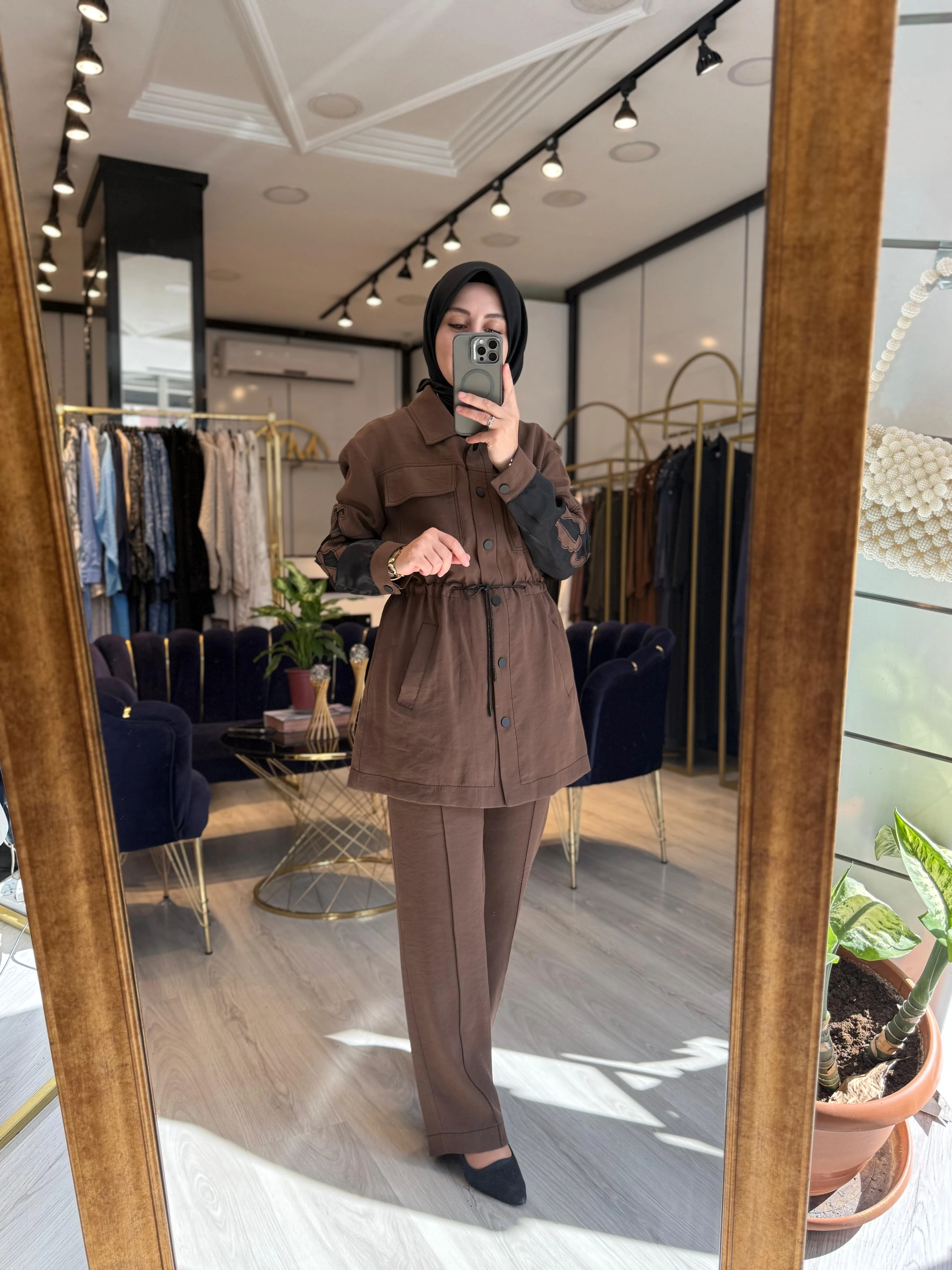 Kolları Organze Detaylı Takım - Kahverengi