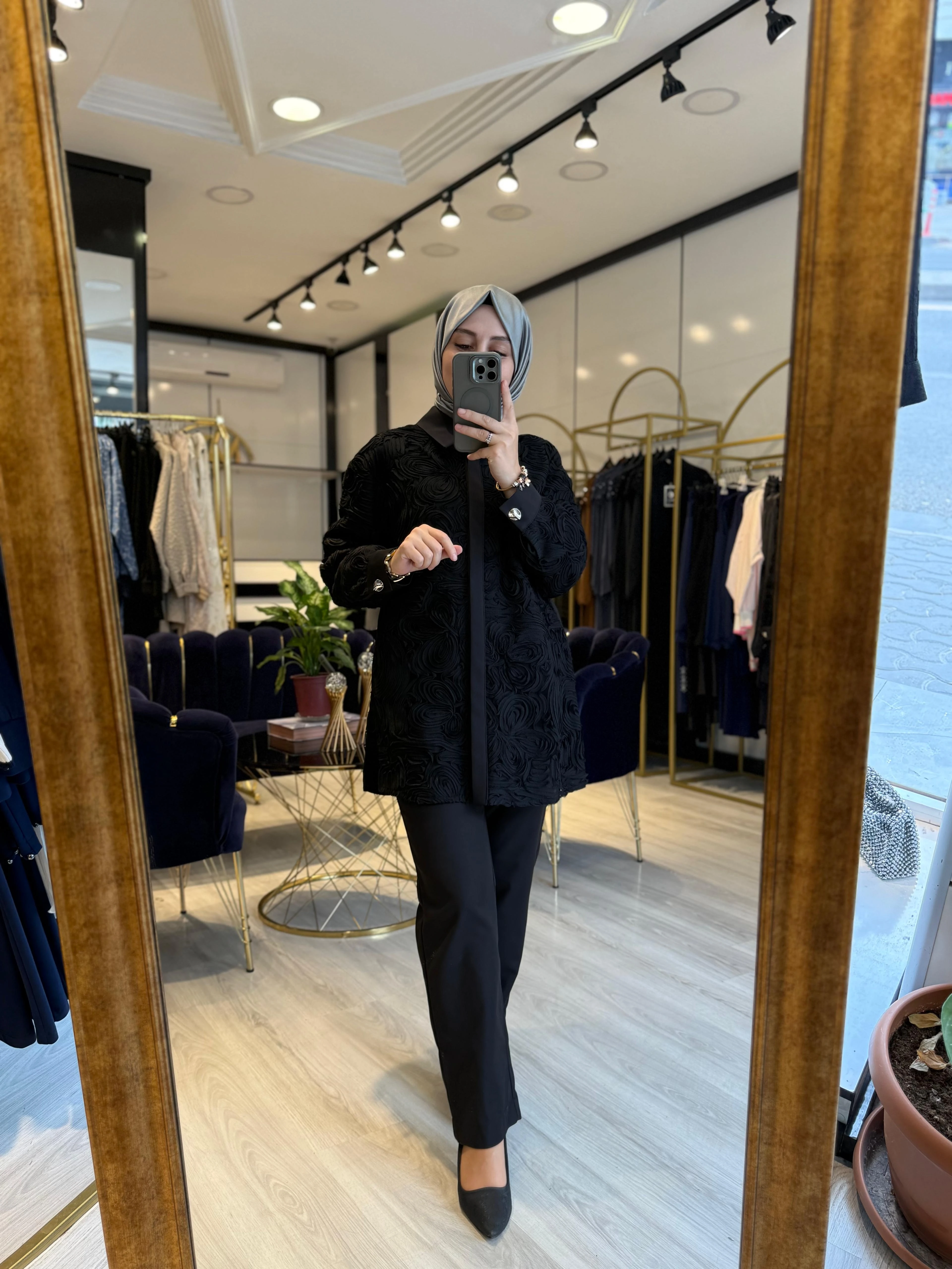 Kabartma Desen Şık Takım - Siyah