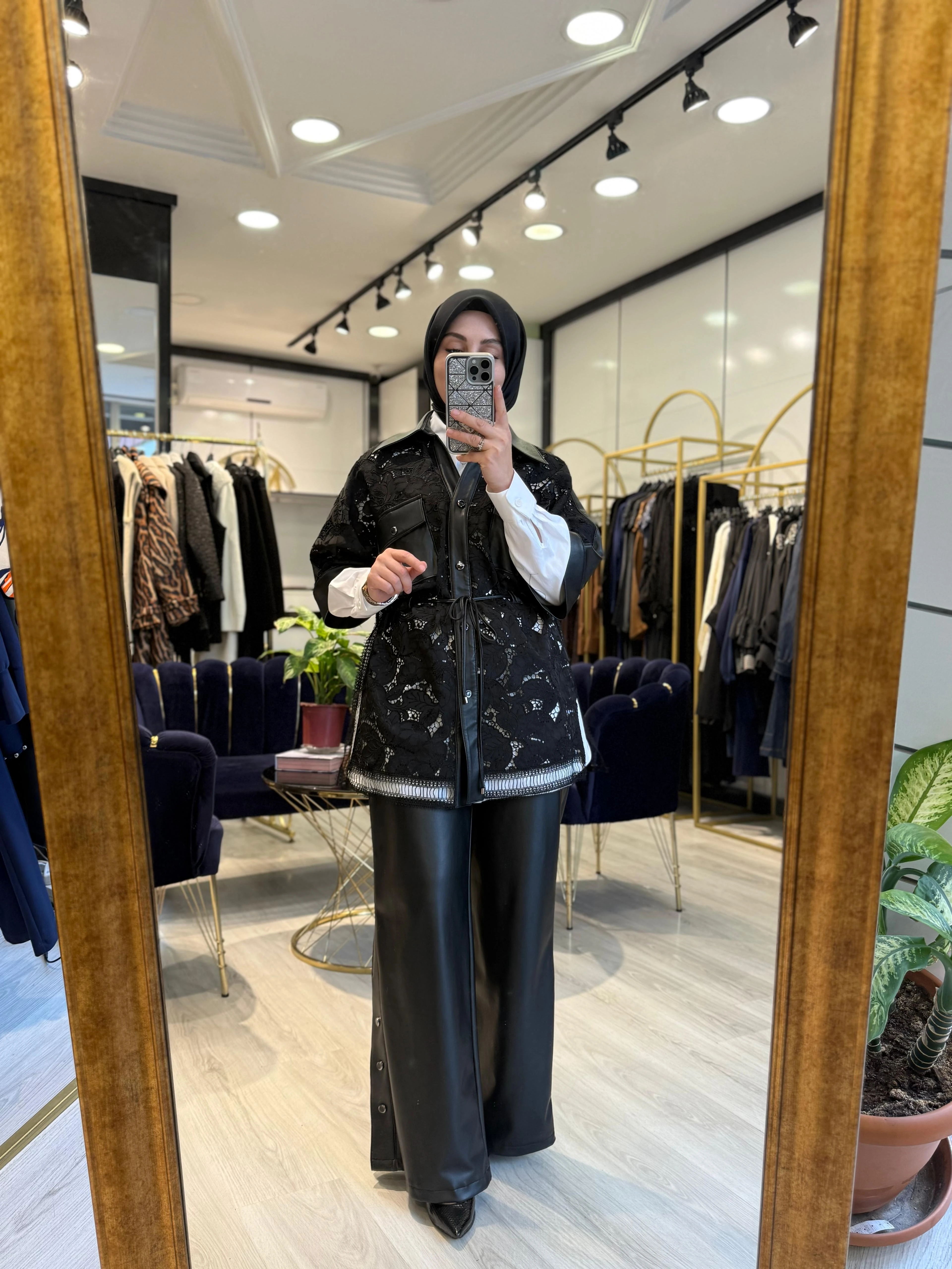 Güpür Dantel Deri Takım - Siyah 