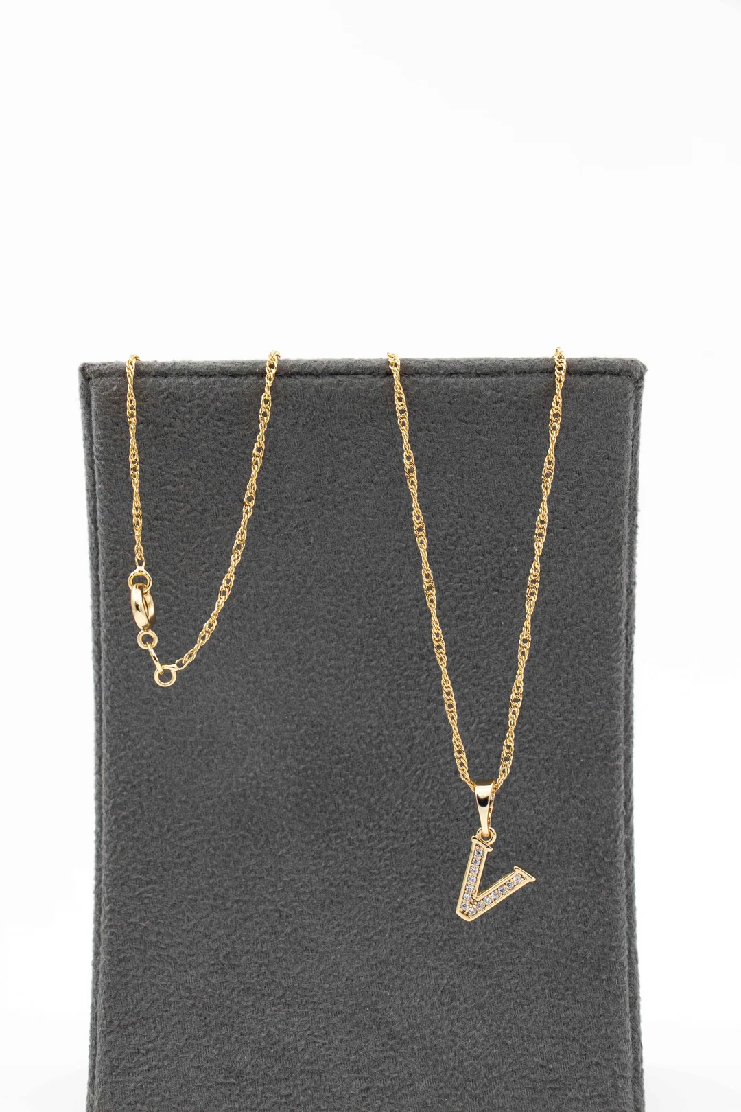 14 Ayar Renk Zincir Harf Kolye - V