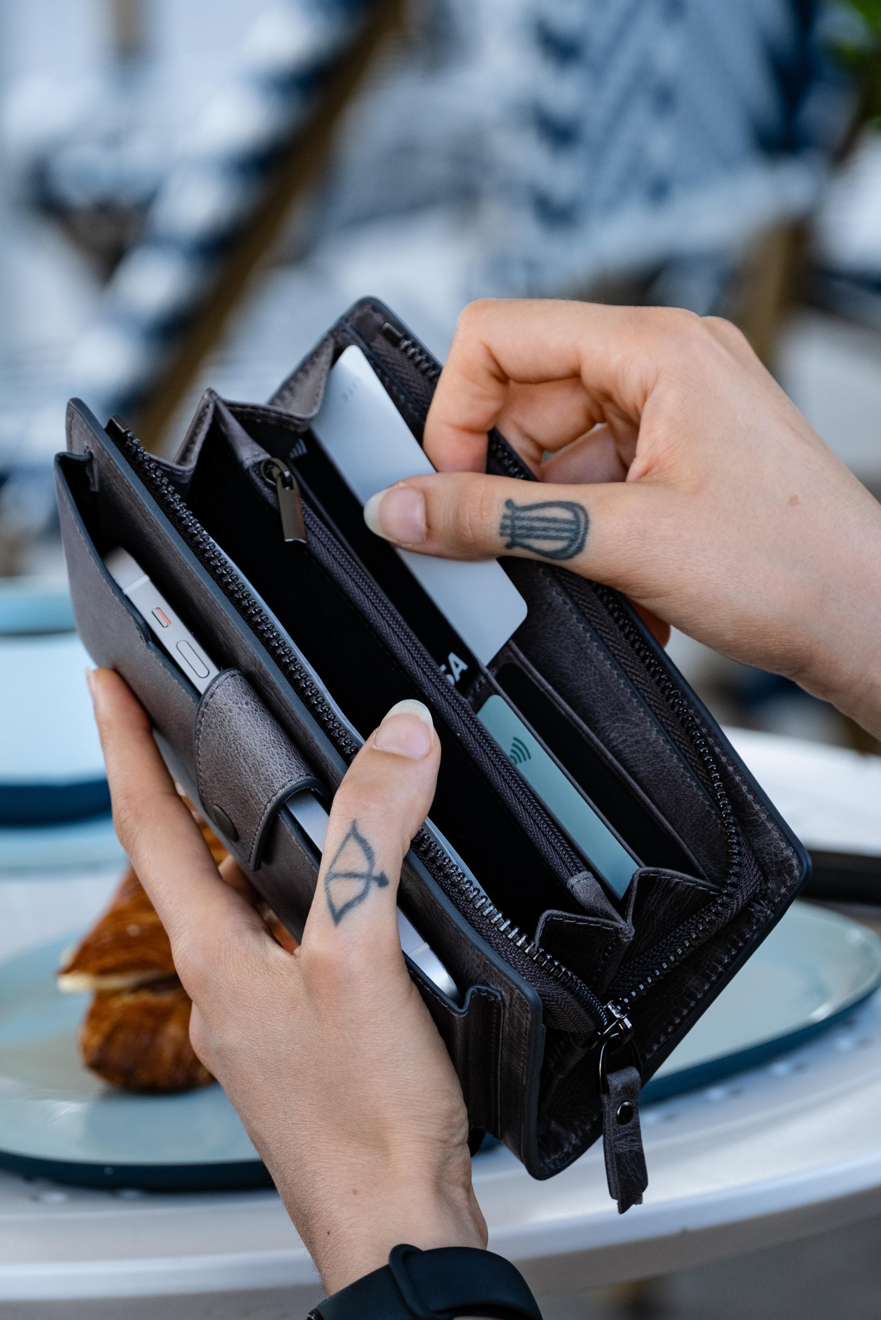 Renley - %100 Deri Dıştan Telefon Bölmeli Kadın El Cüzdanı
