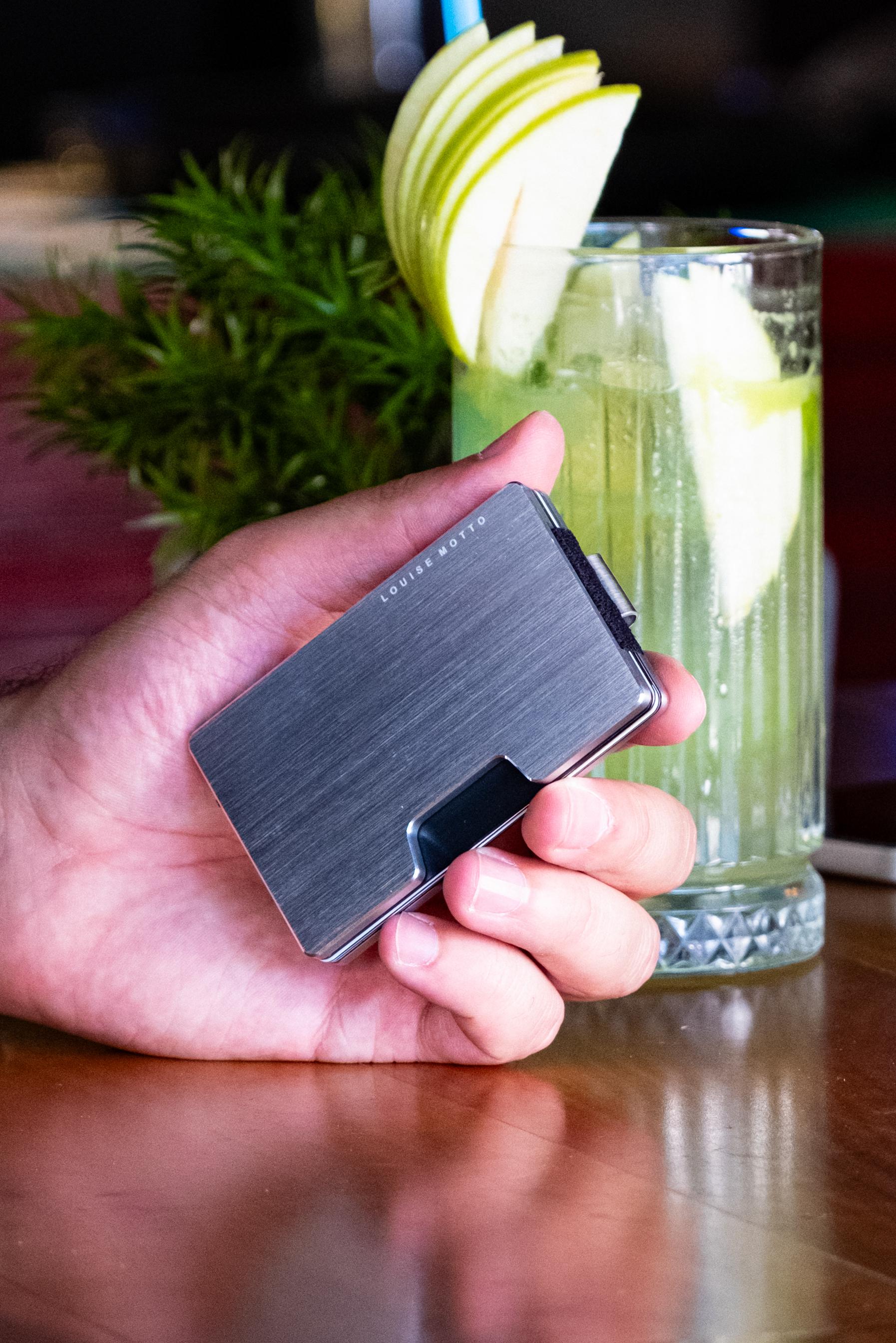 CardX - Detroit - Yeni Nesil Minimalist Cüzdan, Metal Kartlık - Rfid Engelleme, Çıkarılabilir Para Klipsi