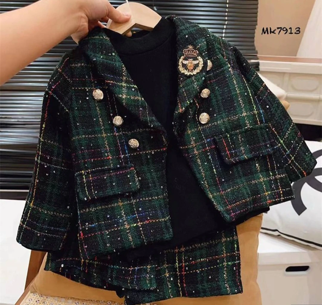 Özel tasarım astarlı ceket şort etek takımı