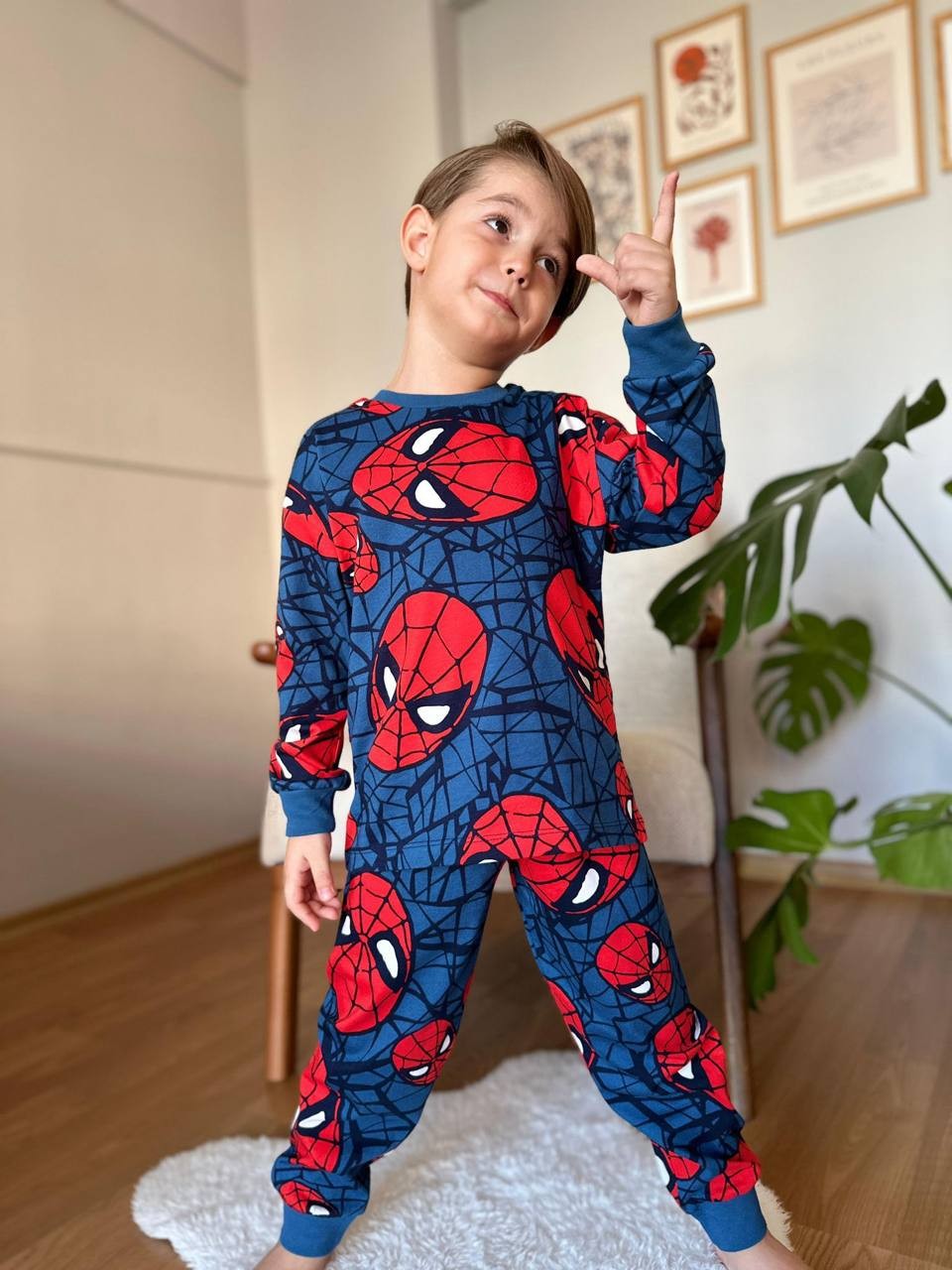 Örümcek adam desenli erkek çocuk pijama takımı 