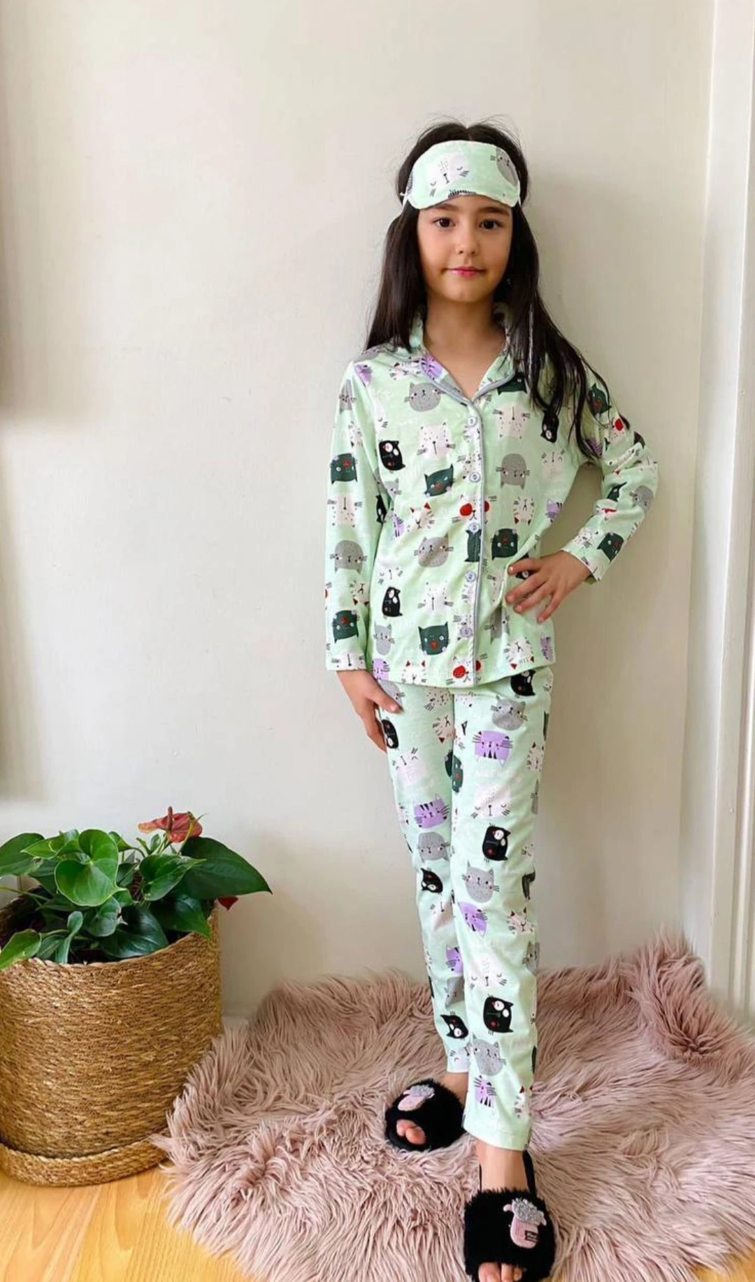Kedi baskılı gözbandı hediyeli pijama takımı