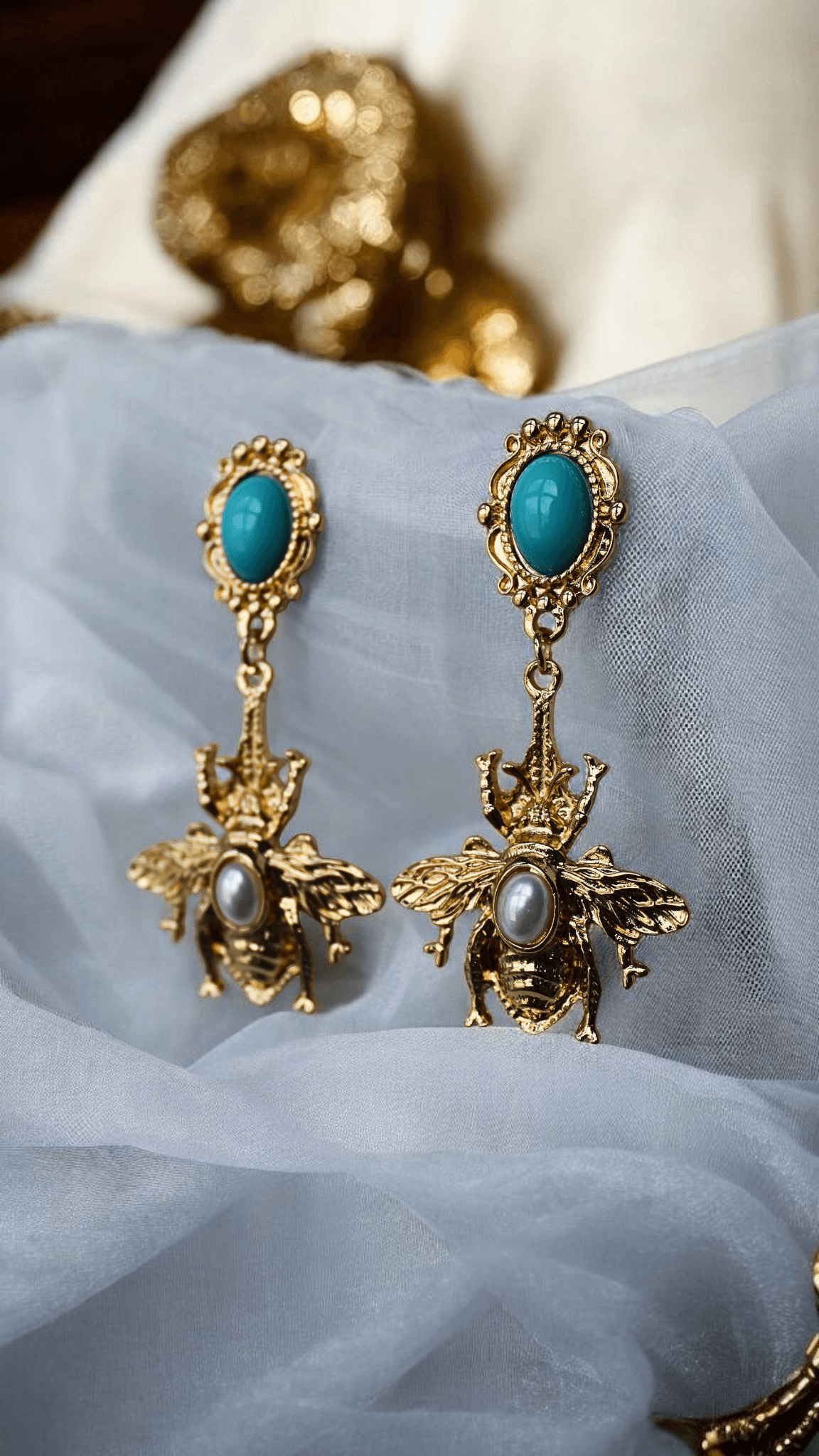 Vintage Sallantılı Barok Detaylı Arı Küpe