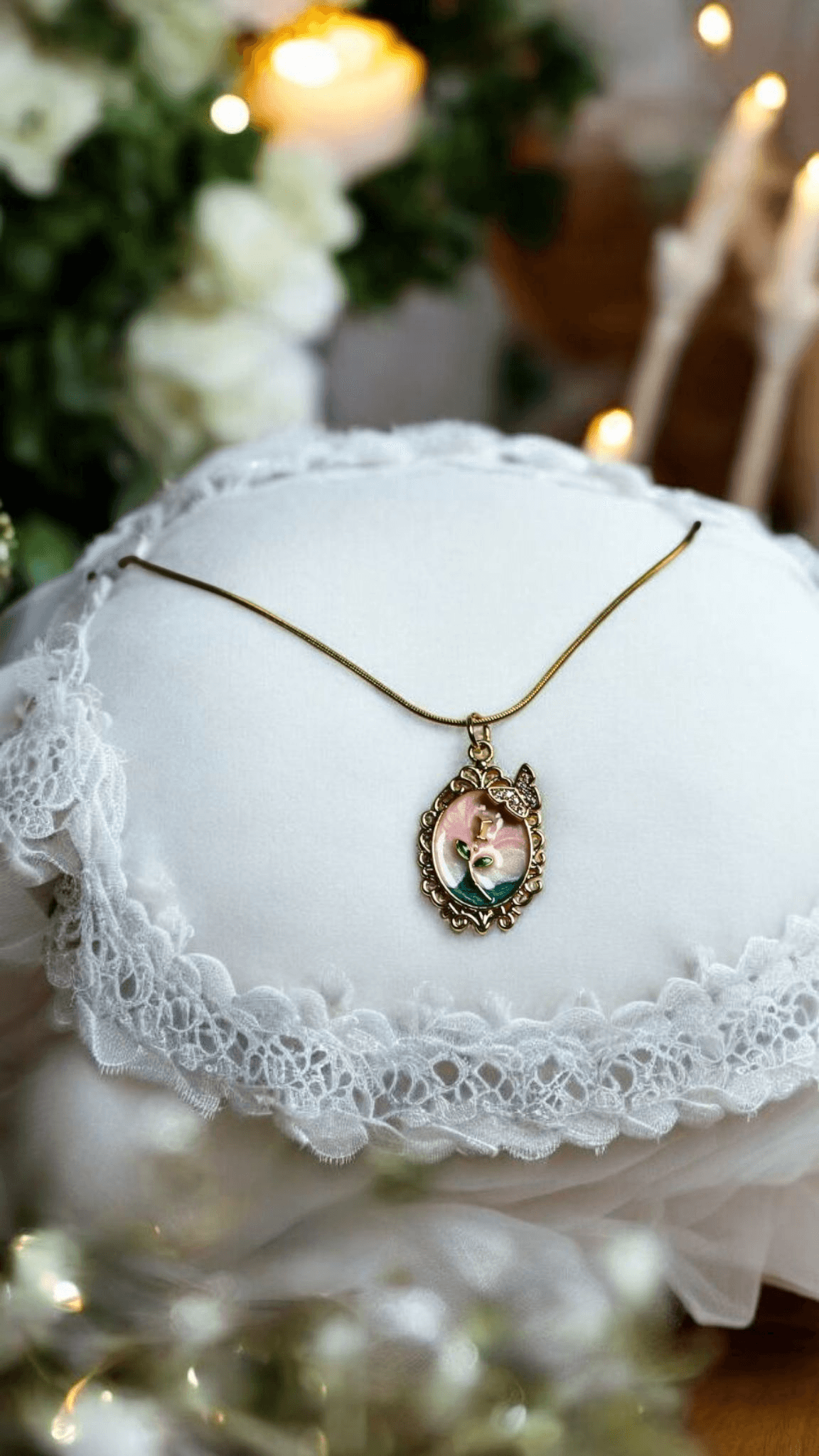 Vintage Sanat Kolye Serisi: Serene Blossom
