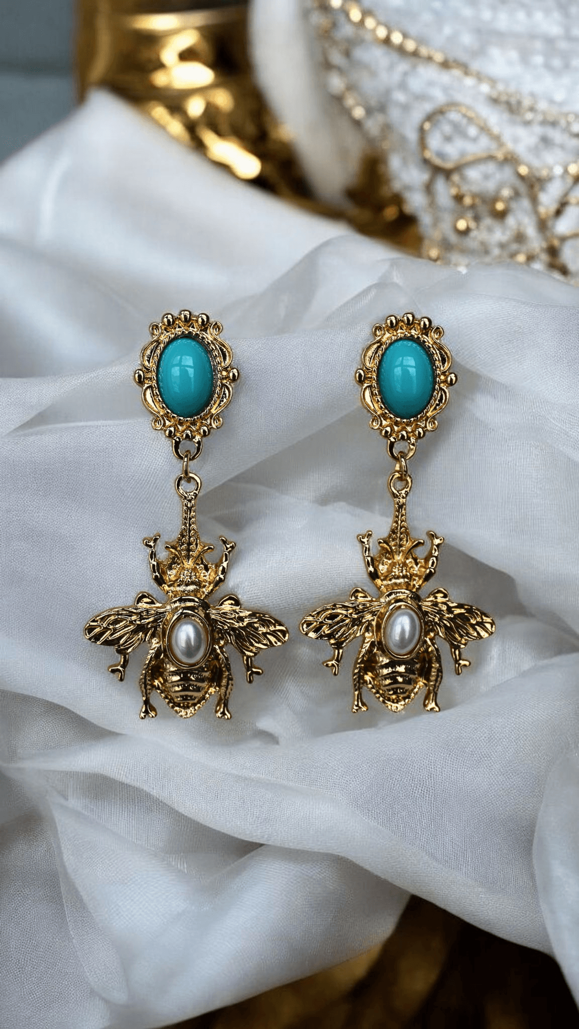 Vintage Sallantılı Barok Detaylı Arı Küpe