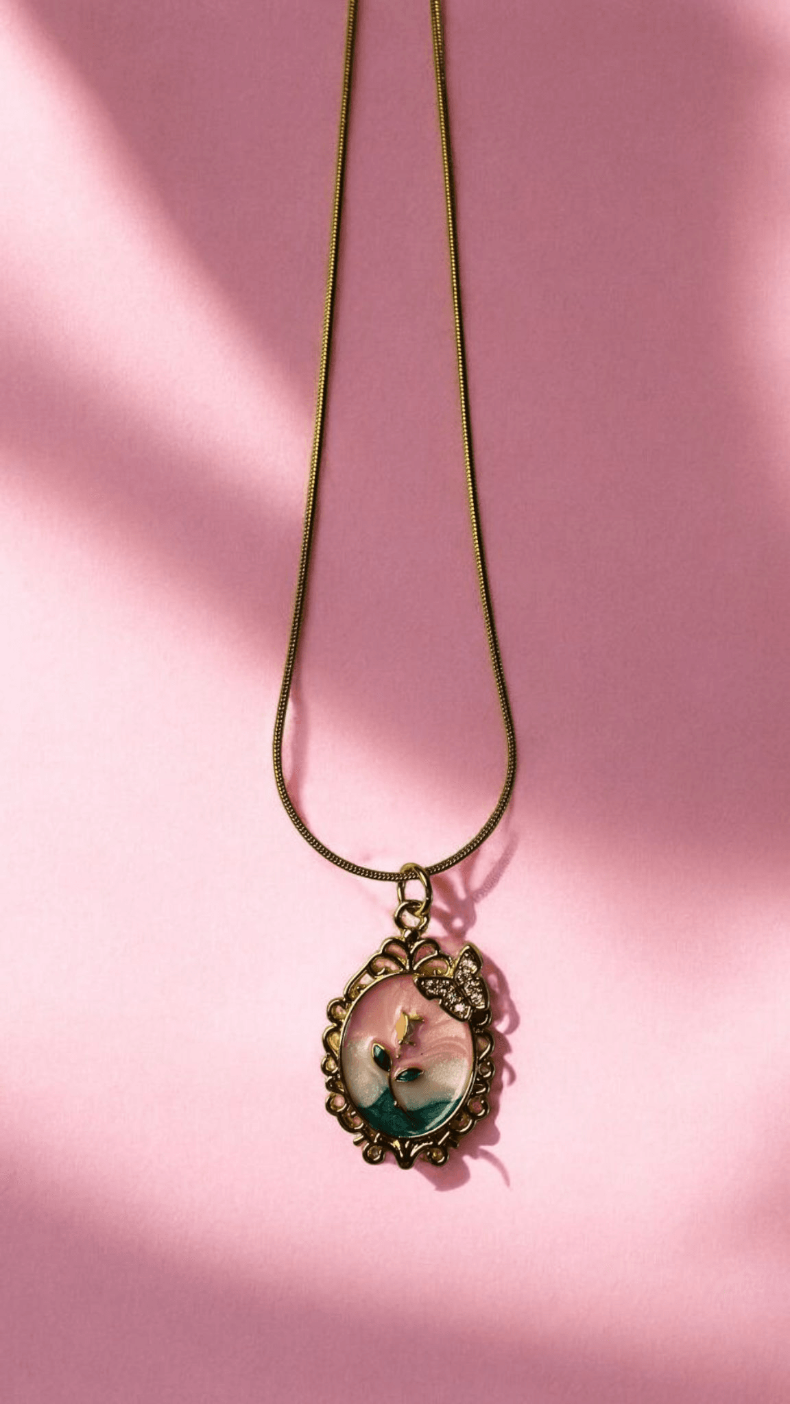 Vintage Sanat Kolye Serisi: Serene Blossom