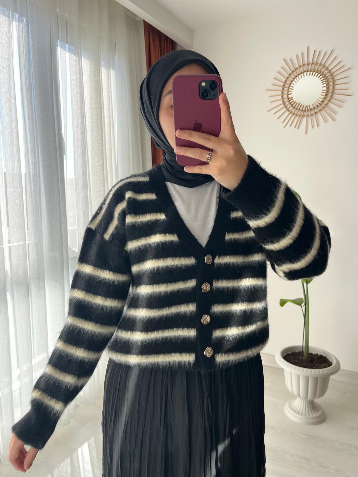 Enine Çizgili Kısa Hırka