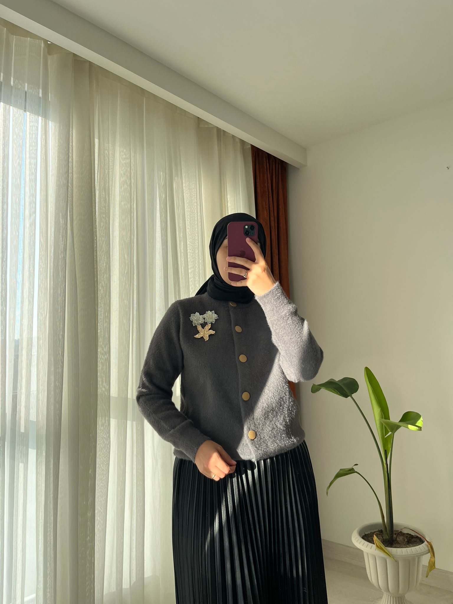 Çiçek Broş Detaylı Kısa Hırka