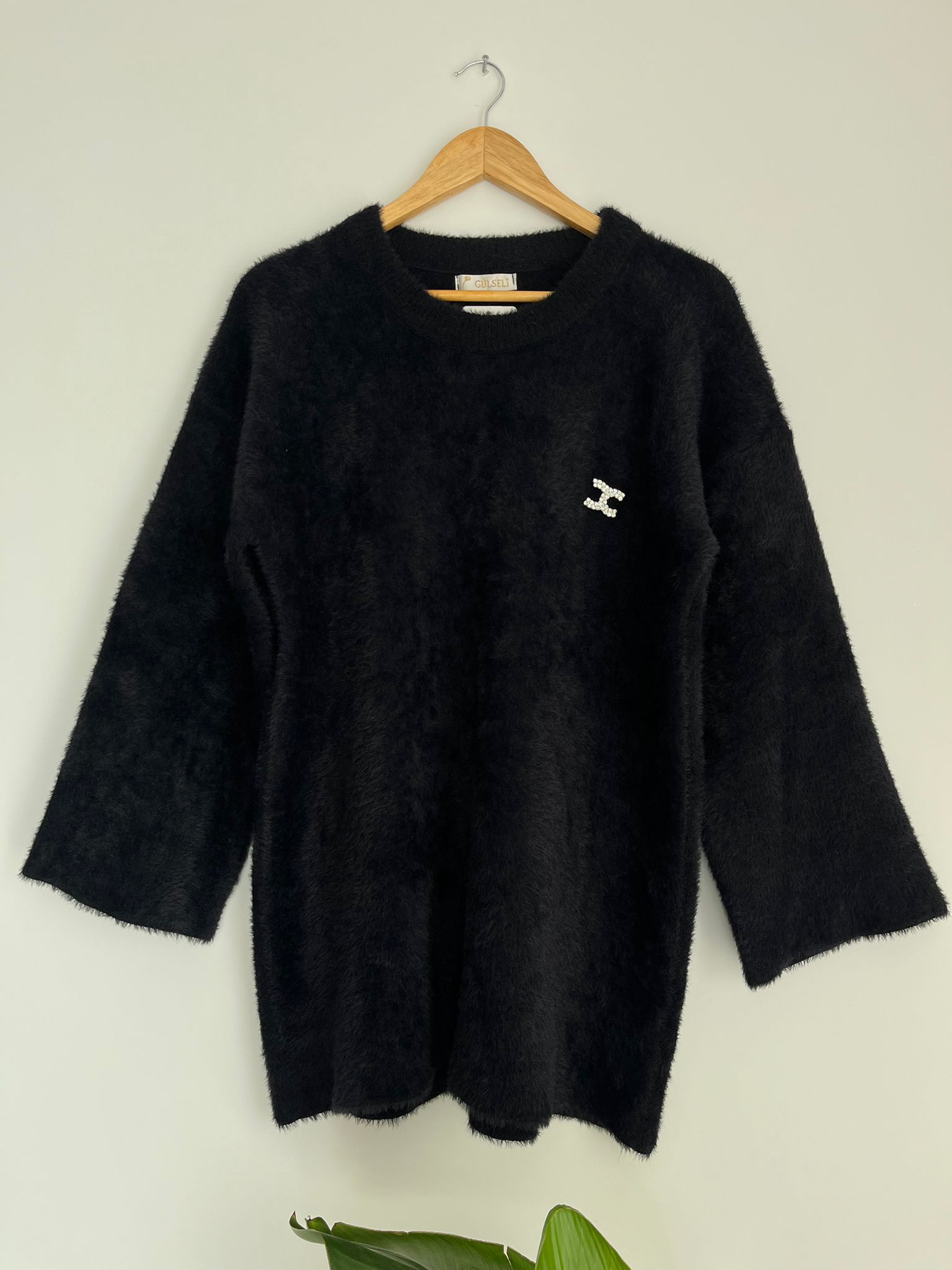 Broş Detaylı Angora Triko Kazak