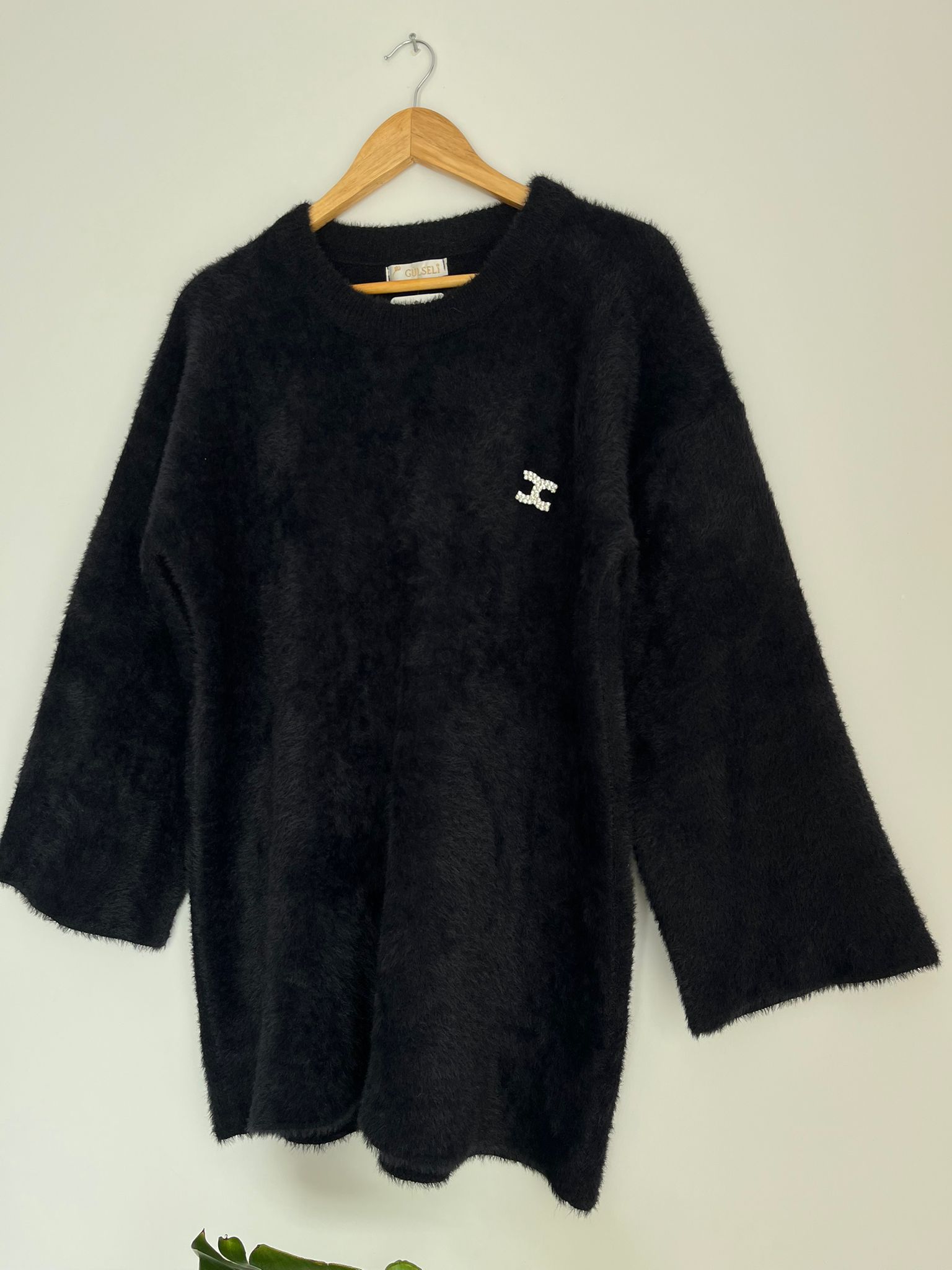 Broş Detaylı Angora Triko Kazak
