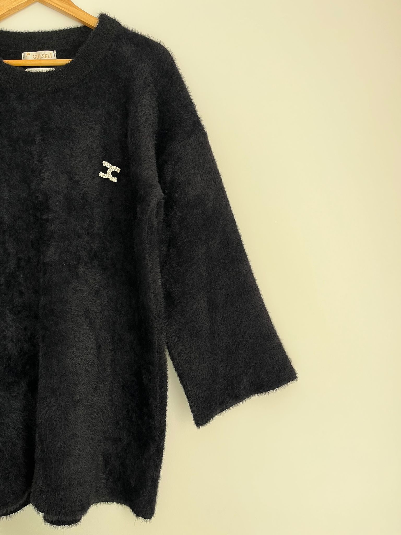 Broş Detaylı Angora Triko Kazak