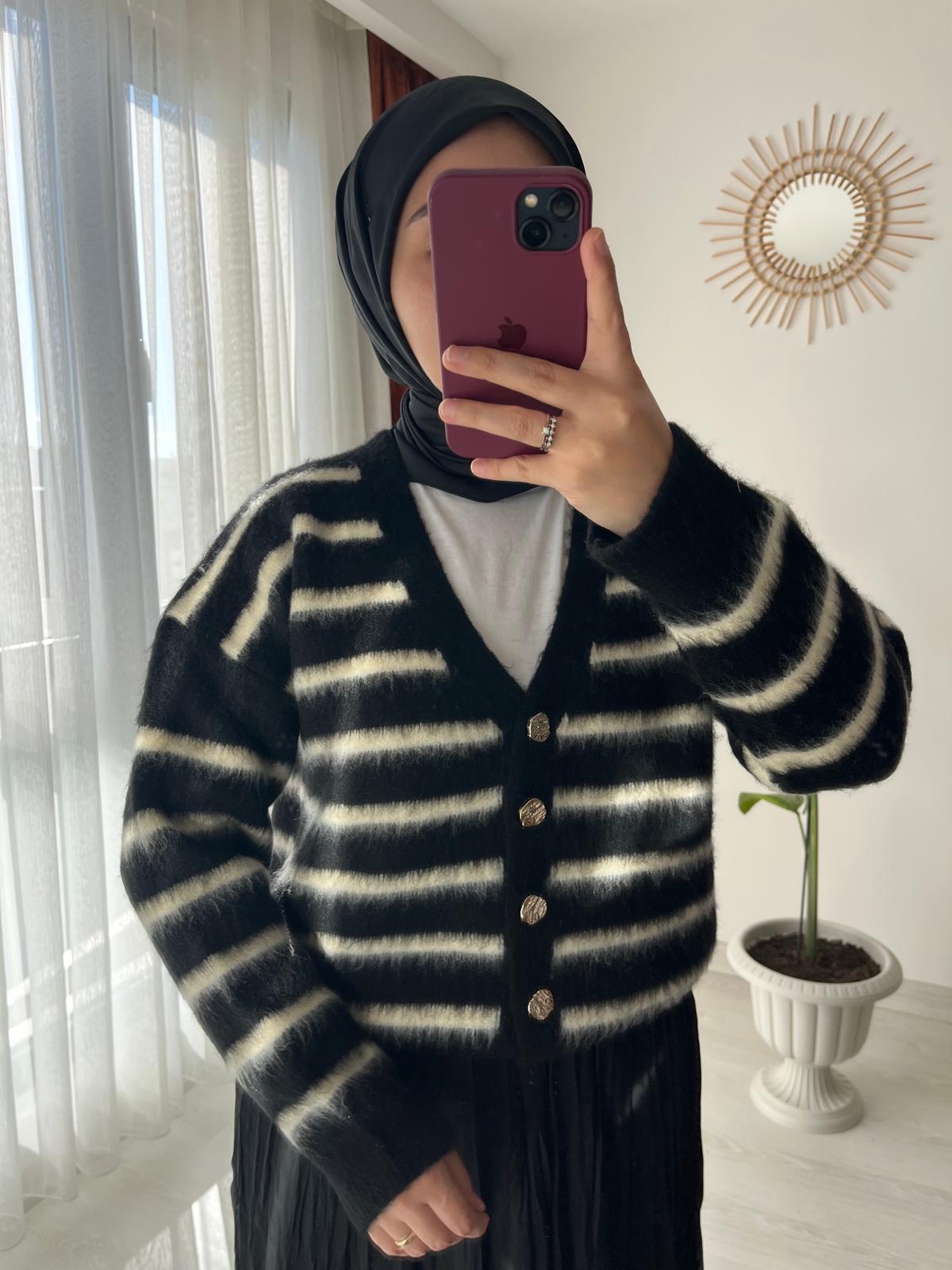 Enine Çizgili Kısa Hırka