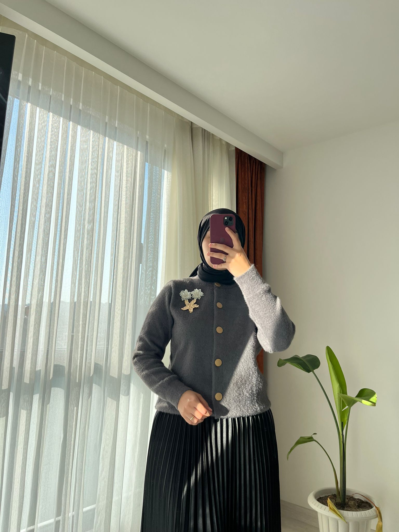 Çiçek Broş Detaylı Kısa Hırka