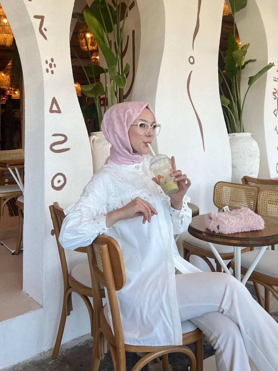 Taş İşlemeli Fırfır Detaylı Brode Gömlek