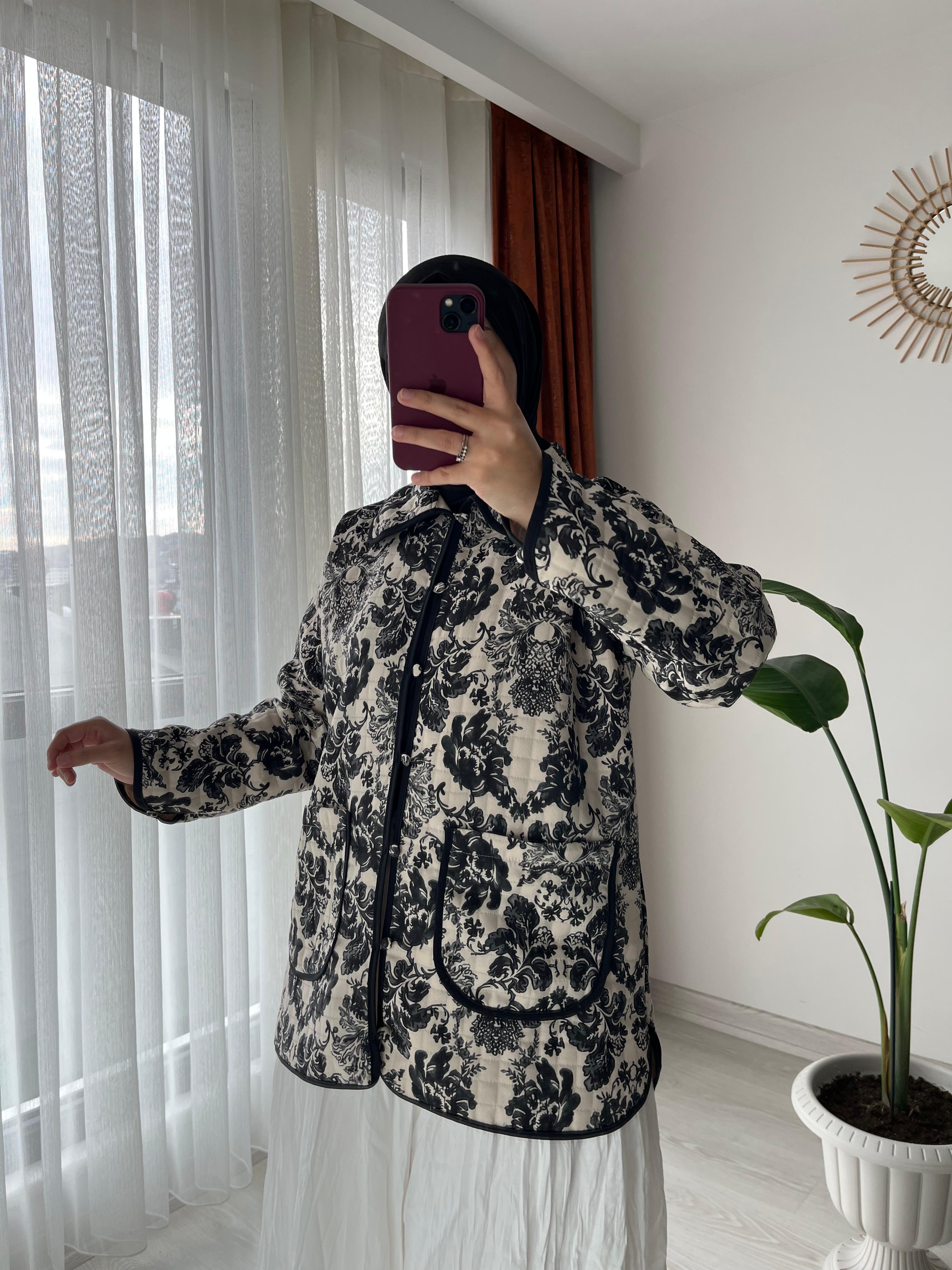 Bebe Yaka Etnik Desenli Uzun Kapitone Ceket