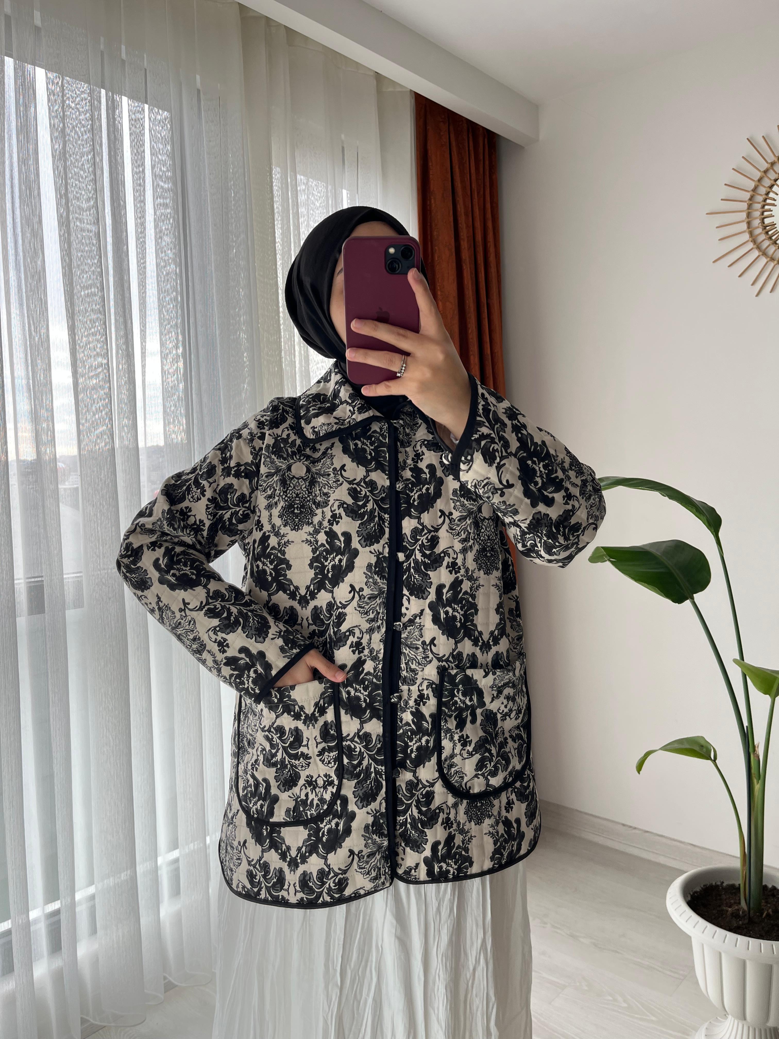 Bebe Yaka Etnik Desenli Uzun Kapitone Ceket - Siyah