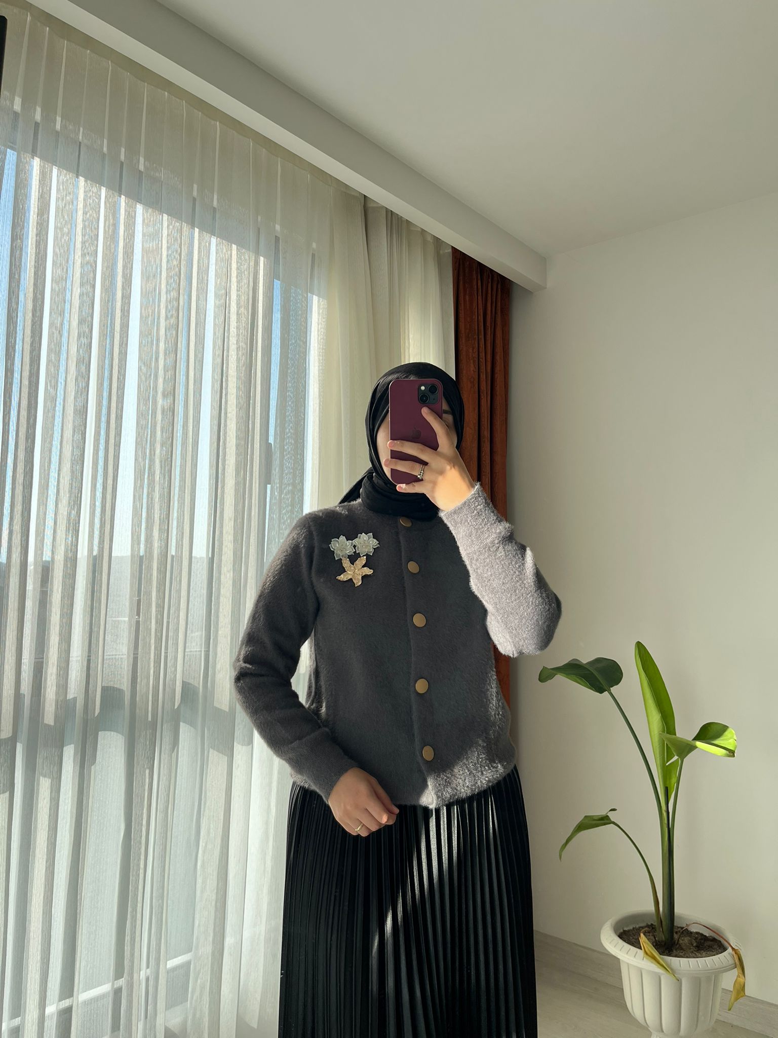 Çiçek Broş Detaylı Kısa Hırka