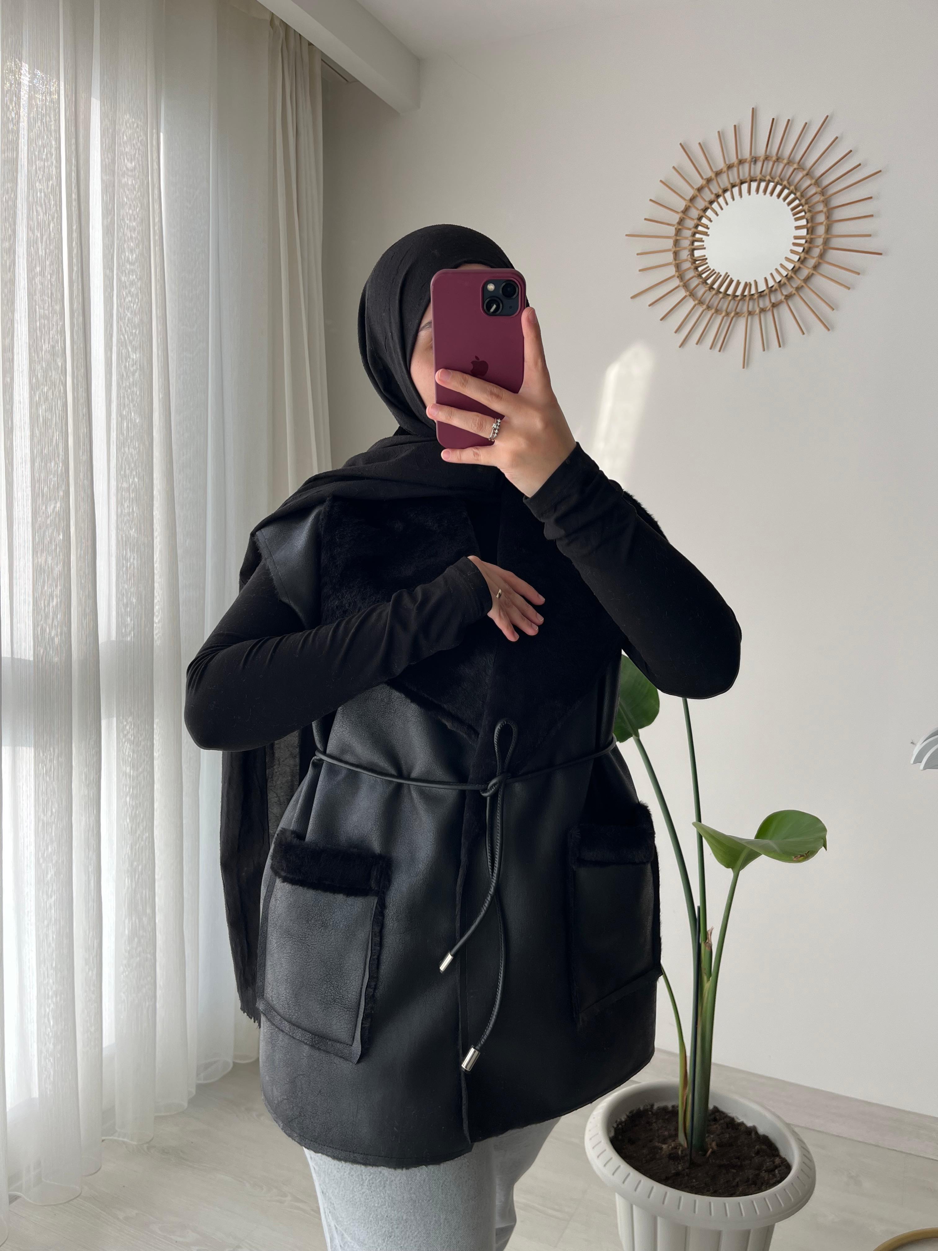 Kemer Detaylı Kürklü Deri Yelek