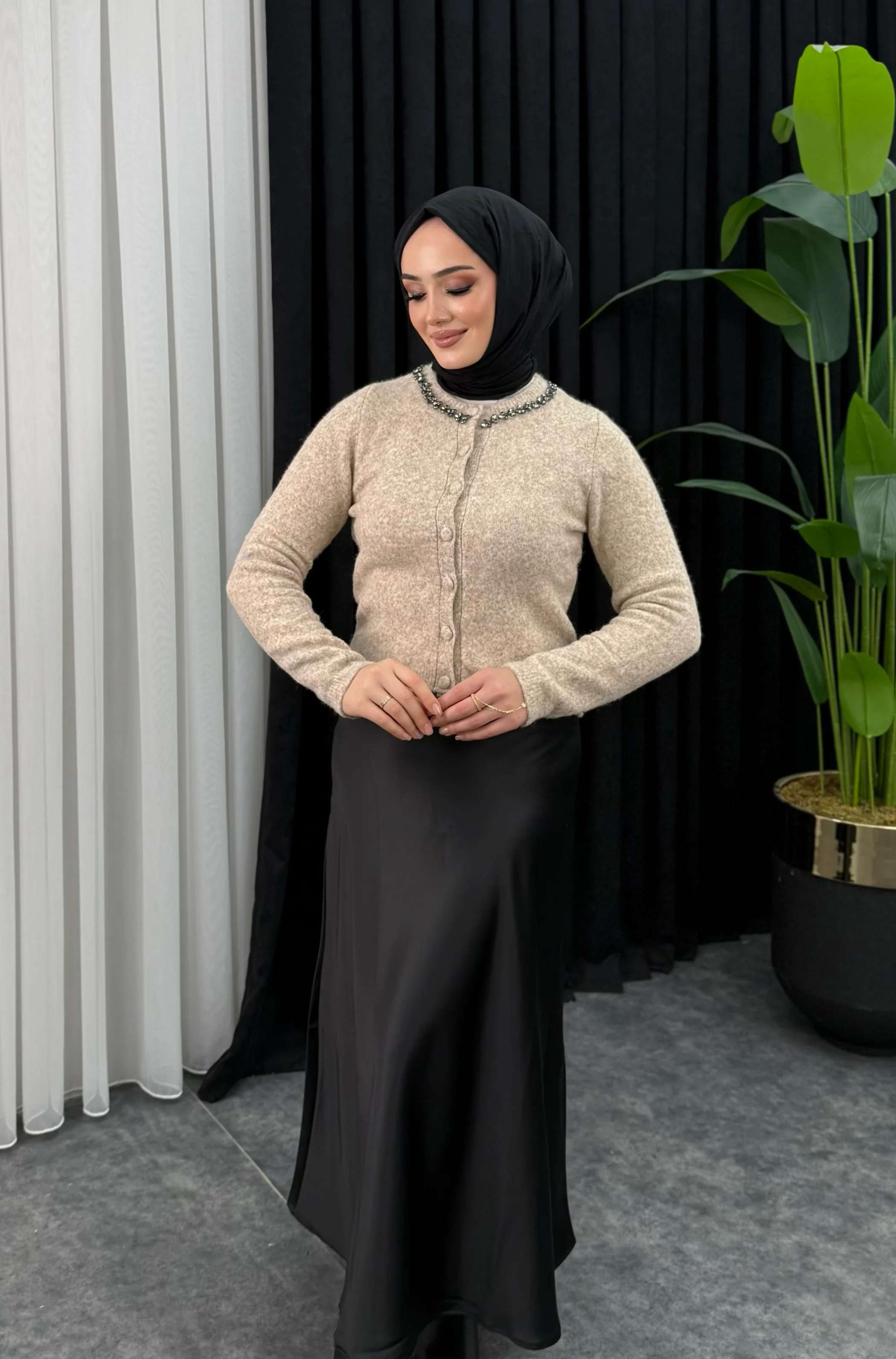 Elaris Taş Detaylı Bej Örme Hırka