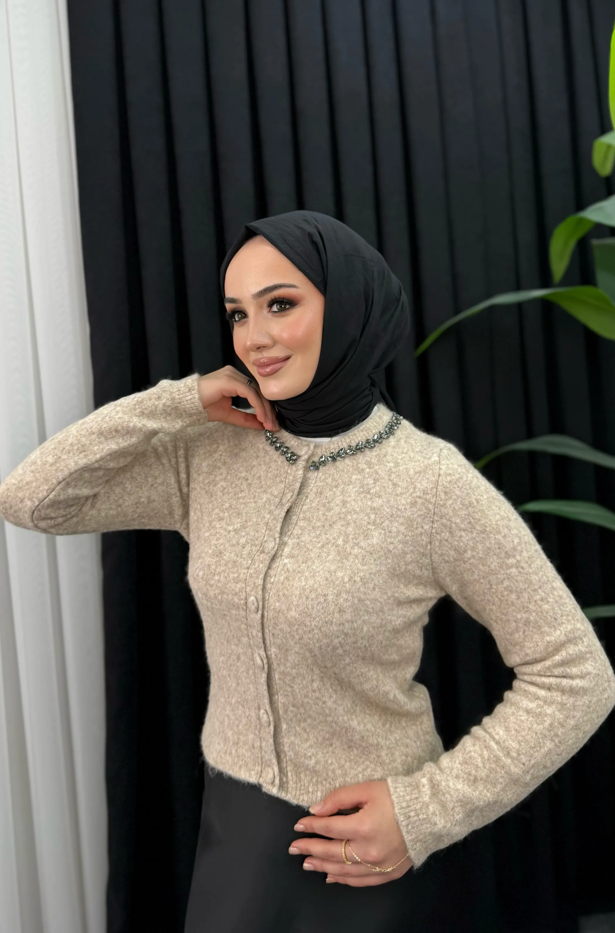 Elaris Taş Detaylı Bej Örme Hırka