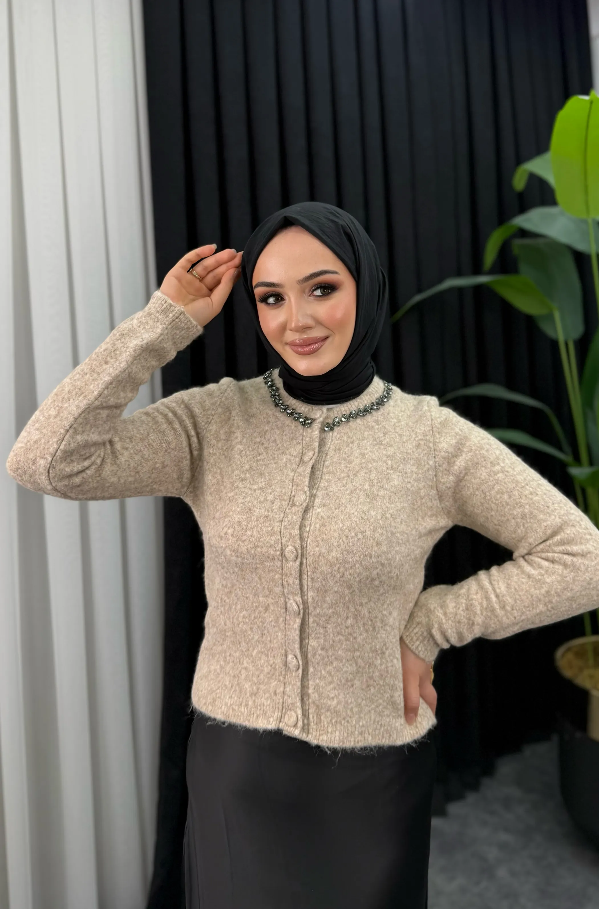 Elaris Taş Detaylı Bej Örme Hırka