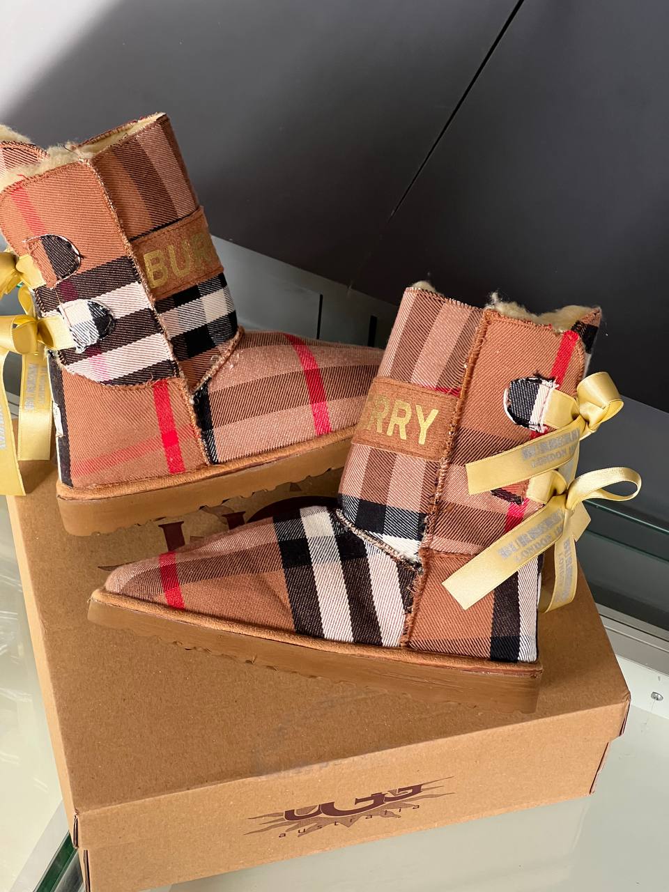 UGG & BURBERRY Bot