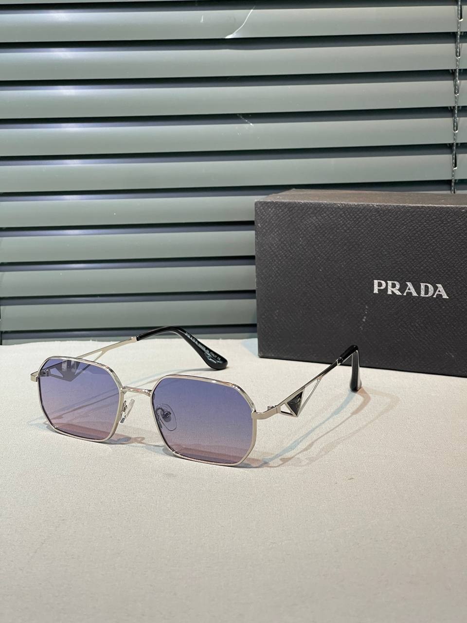 Prada Güneş Gözlüğü