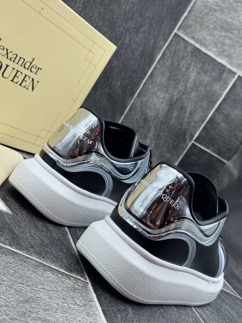 Alexander McQueen İTHAL
