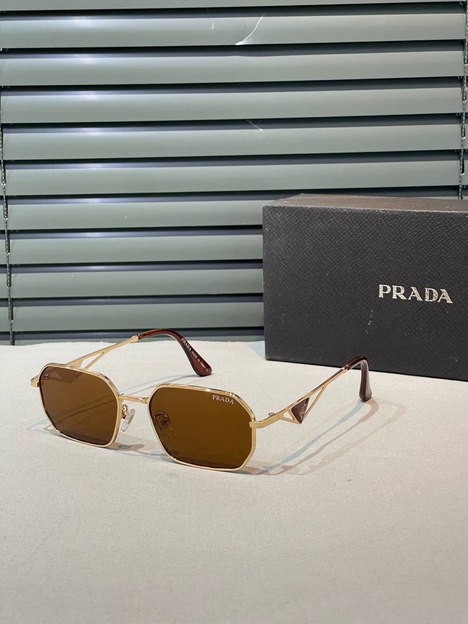 Prada Güneş Gözlüğü
