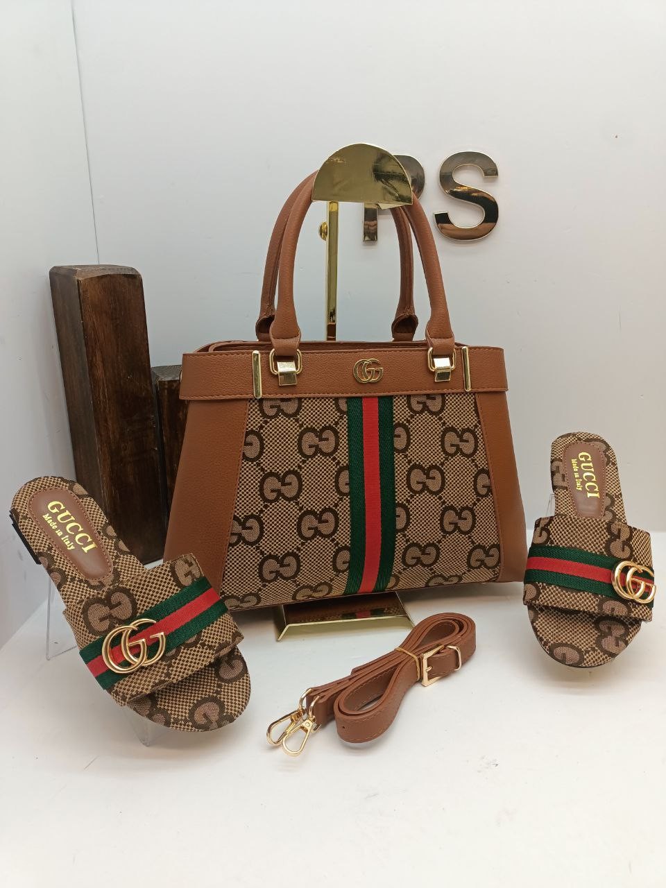 Gucci Terlik Çanta Kombin