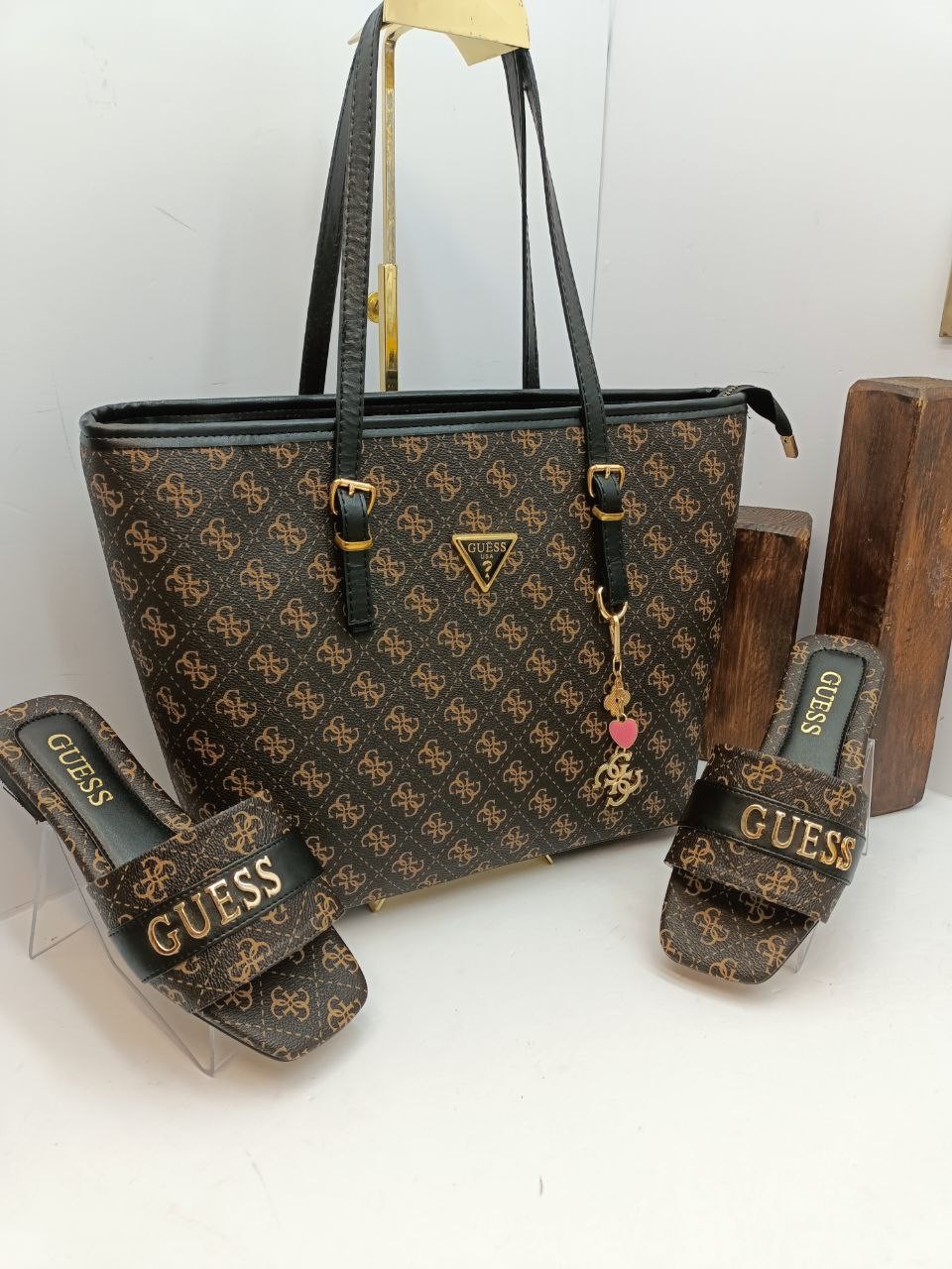 Guess Çanta& Terlik Kombin