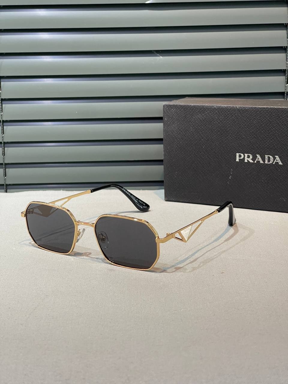 Prada Güneş Gözlüğü