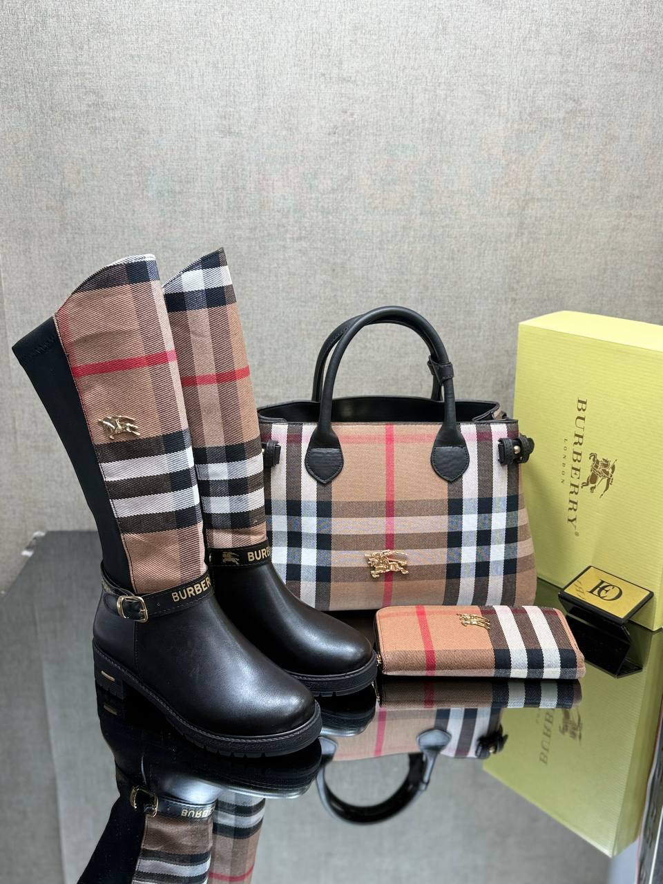  BURBERRY Çanta & Çizme Kombin 