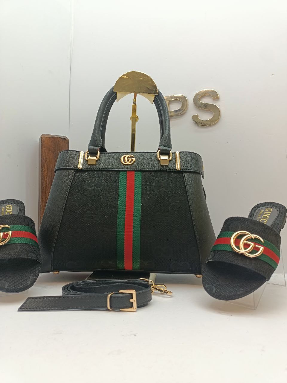 Gucci Terlik Çanta Kombin