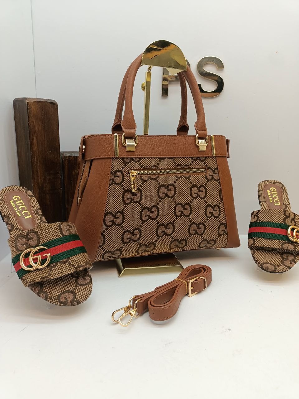 Gucci Terlik Çanta Kombin