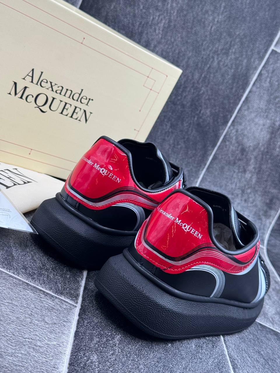Alexander McQueen İTHAL